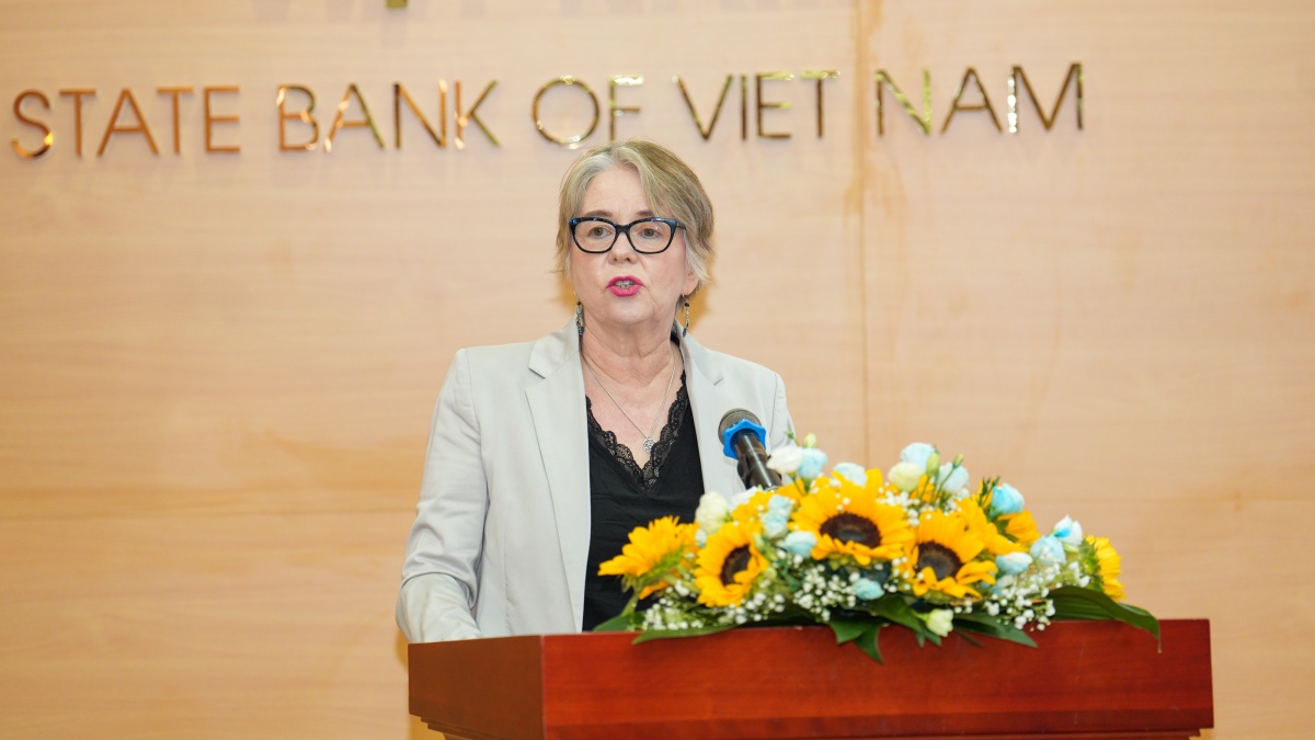 Bà Michaela Baur - Giám đốc quốc gia GIZ Việt Nam phát biểu tại Tọa đàm Bà Michaela Baur - Giám đốc quốc gia GIZ Việt Nam phát biểu tại Tọa đàm