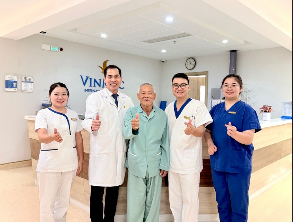 Bệnh nhân hồi phục tốt sau ca phẫu thuật tại Bệnh viện Đa khoa Vinmec Hạ Long. Bệnh nhân hồi phục tốt sau ca phẫu thuật tại Bệnh viện Đa khoa Vinmec Hạ Long.