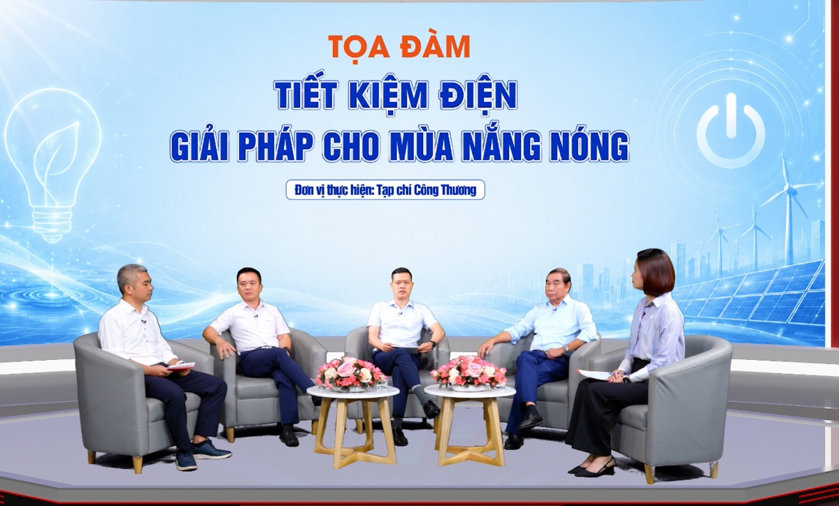 Các chuyên gia tham gia tọa đàm Các chuyên gia tham gia tọa đàm