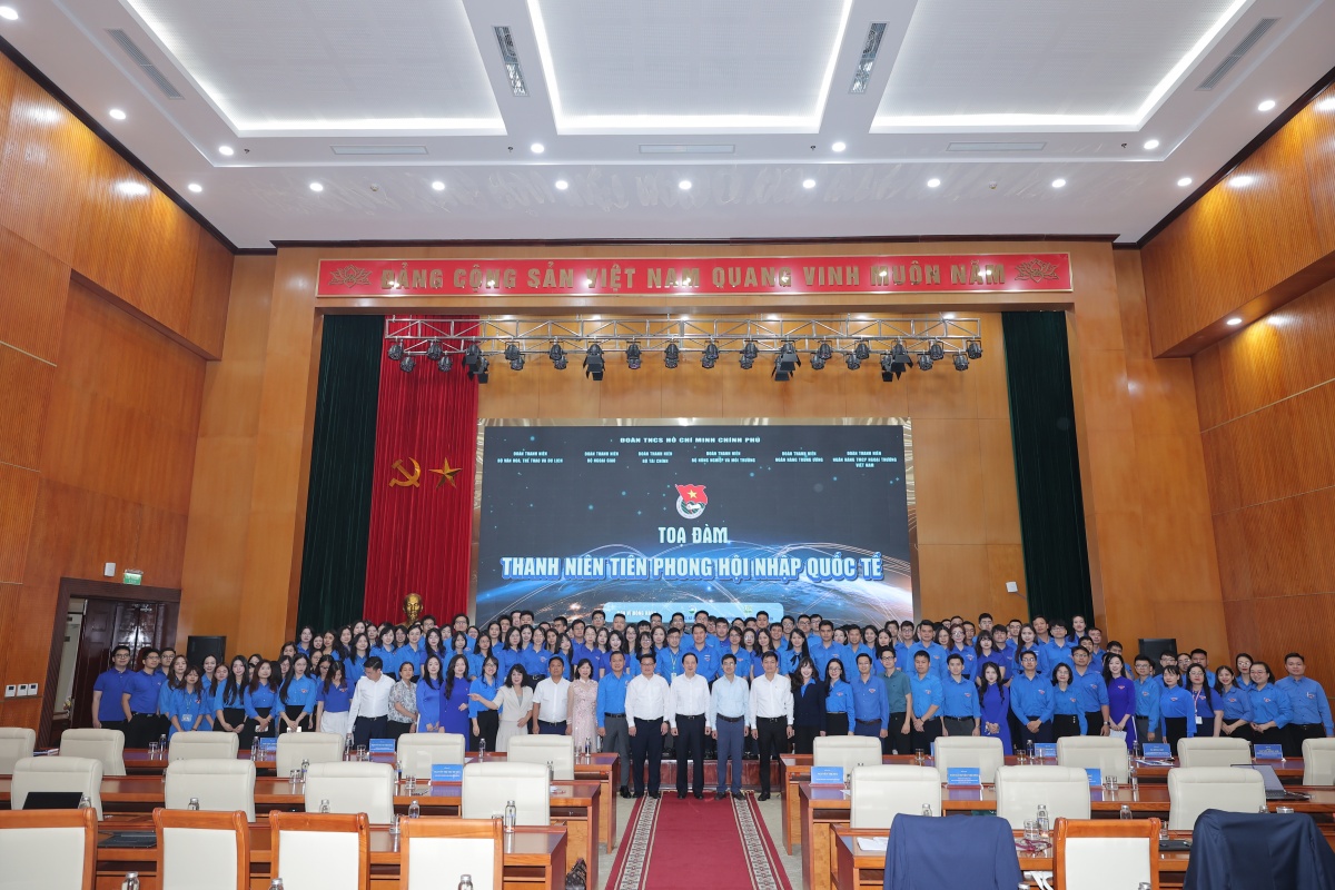 Phát huy vai trò xung kích của thanh niên trong tiến trình hội nhập quốc tế Phát huy vai trò xung kích của thanh niên trong tiến trình hội nhập quốc tế
