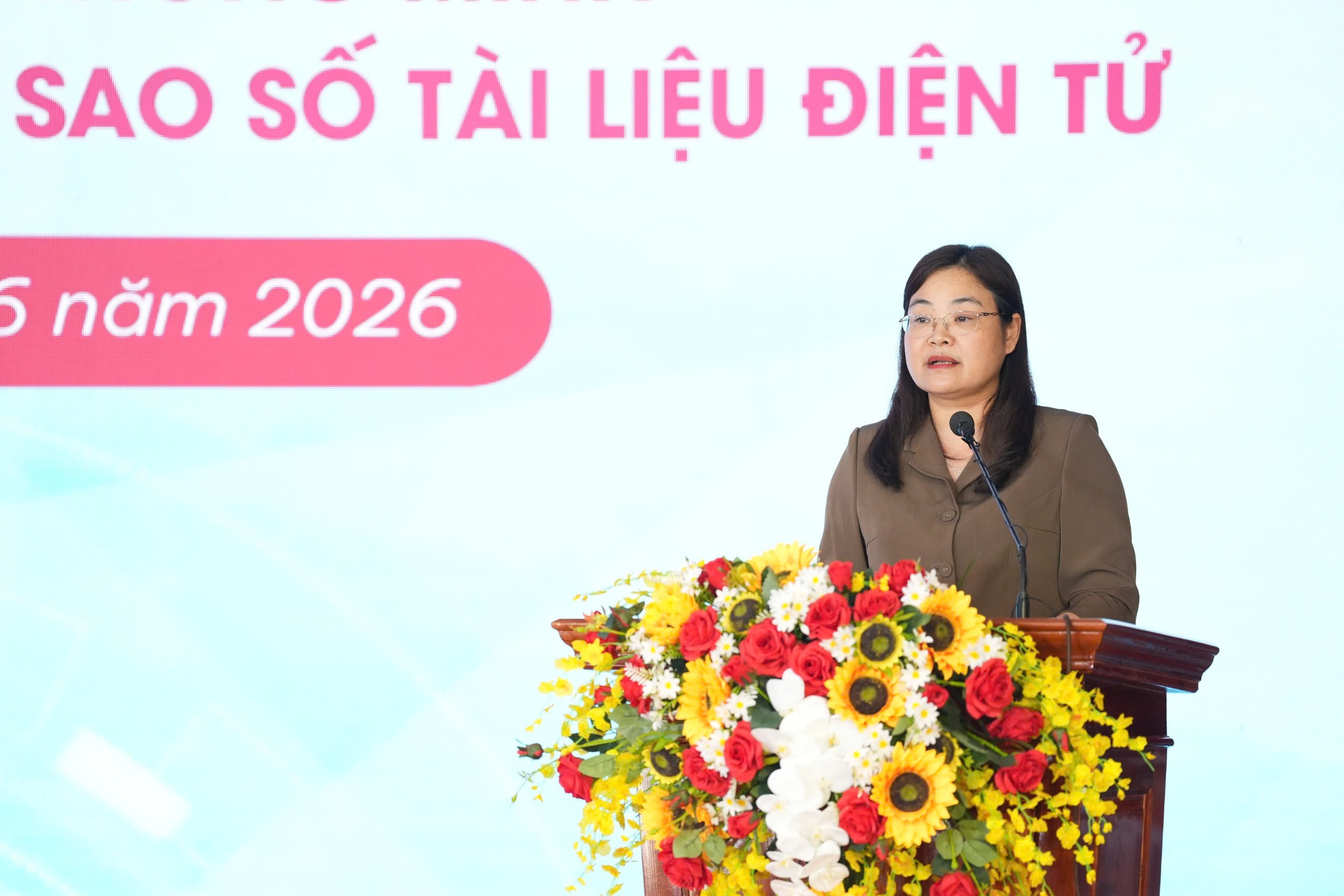 bà Hà Lan Anh - Phó Chủ tịch UBND tỉnh Ninh Bình bà Hà Lan Anh - Phó Chủ tịch UBND tỉnh Ninh Bình