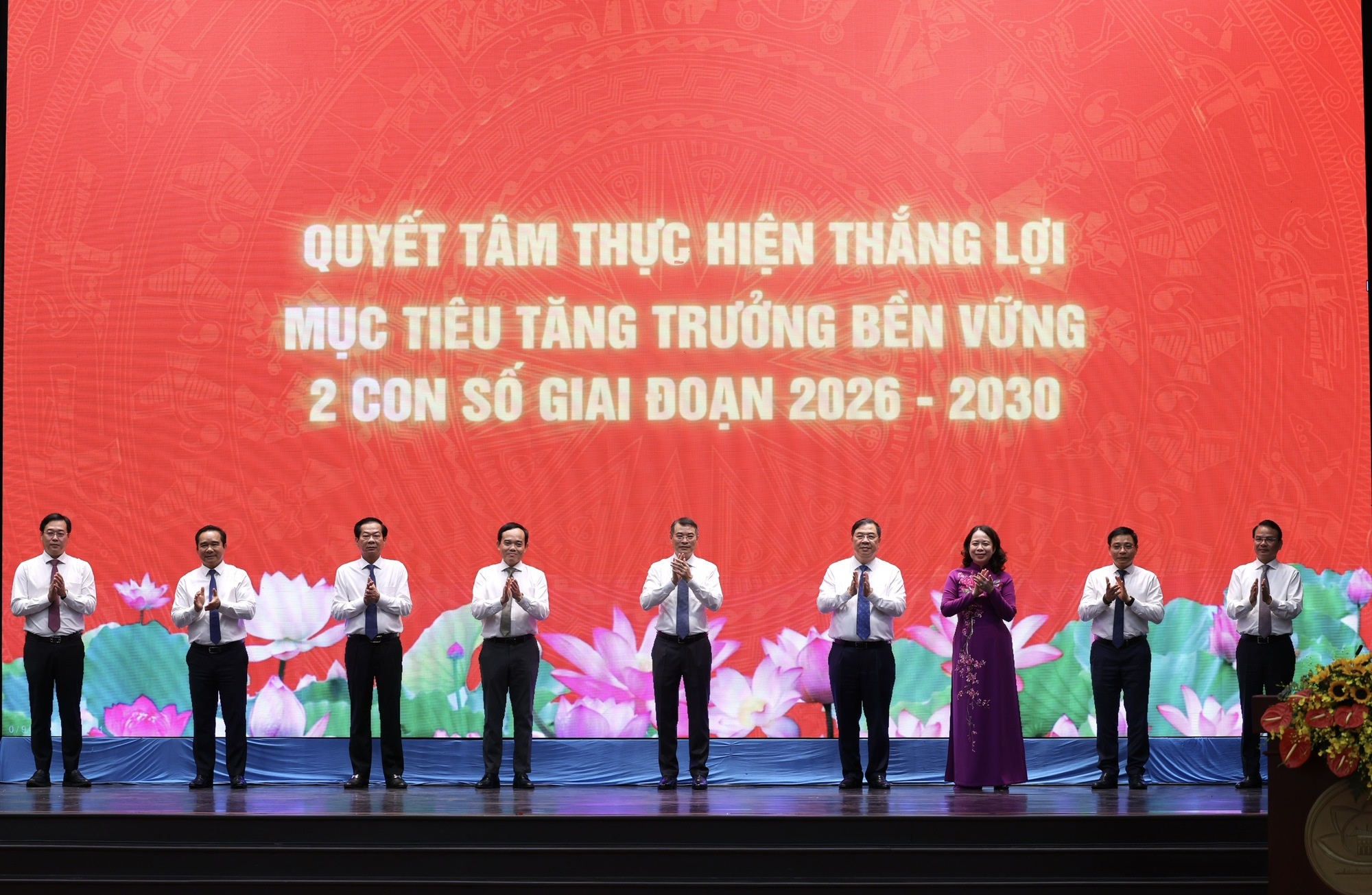 Thủ tướng và các đại biểu tại lễ phát động - Ảnh: VGP/Phương Nguyên Thủ tướng và các đại biểu tại lễ phát động - Ảnh: VGP/Phương Nguyên