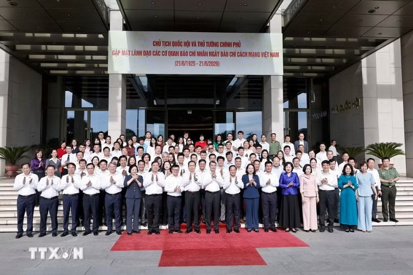Thủ tướng Chính phủ và Chủ tịch Quốc hội gặp mặt lãnh đạo các cơ quan báo chí