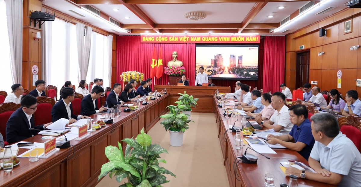 Quang cảnh buổi làm việc