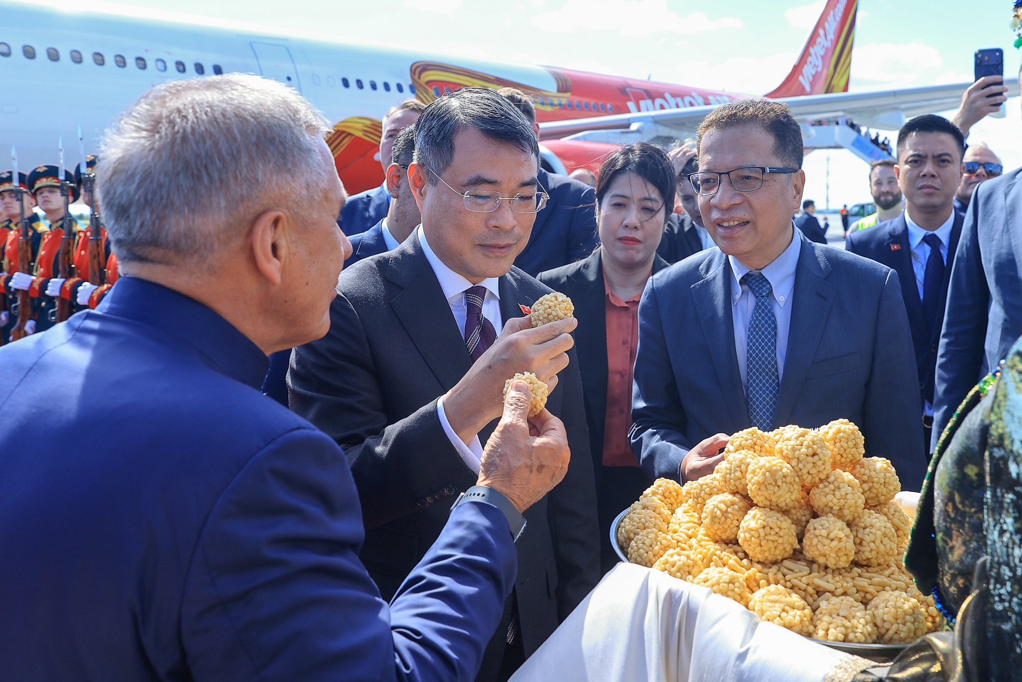 Thủ tướng Lê Minh Hưng đến Kazan, bắt đầu chuyến công tác tại Liên bang Nga- Ảnh 4. Thủ tướng Lê Minh Hưng đến Kazan, bắt đầu chuyến công tác tại Liên bang Nga- Ảnh 4.