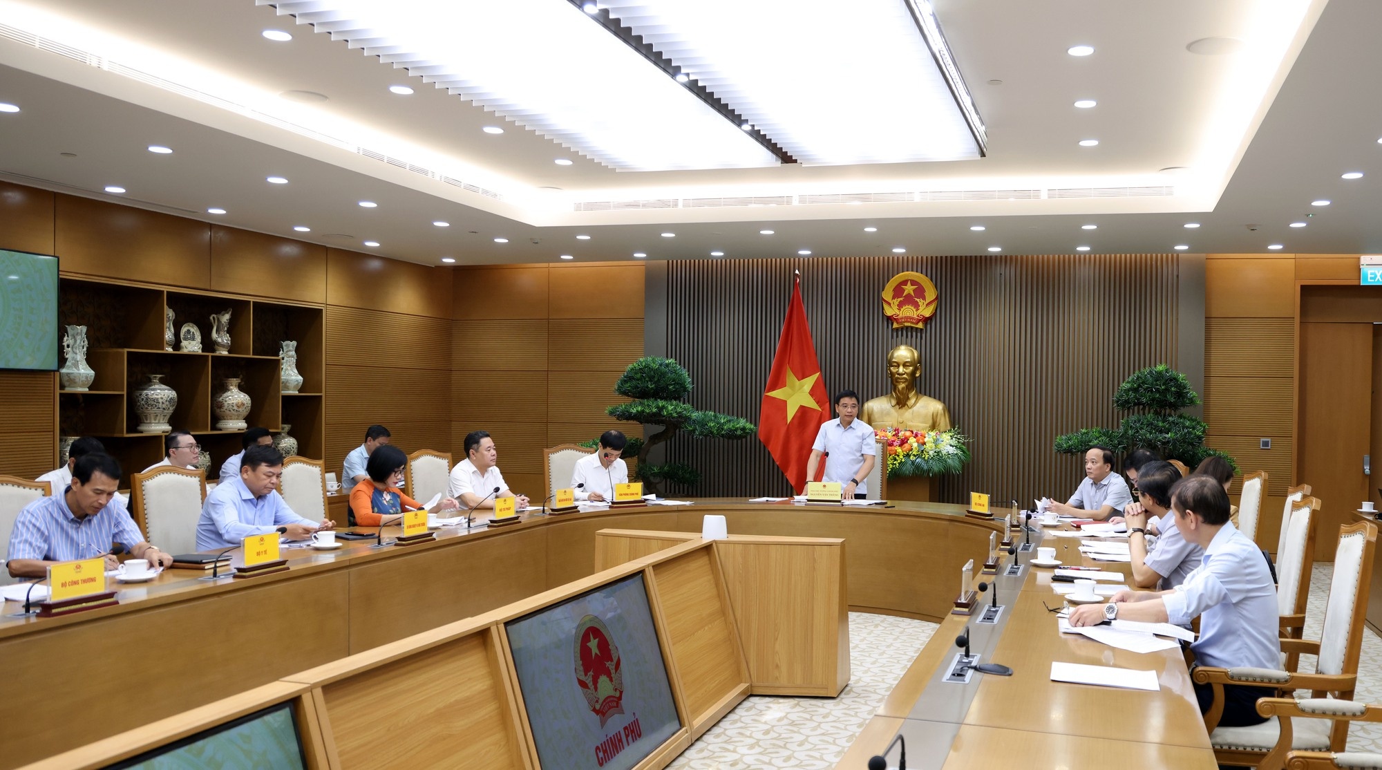Phó Thủ tướng Nguyễn Văn Thắng chủ trì cuộc họp - Ảnh: VGP/Đức Tuân Phó Thủ tướng Nguyễn Văn Thắng chủ trì cuộc họp - Ảnh: VGP/Đức Tuân