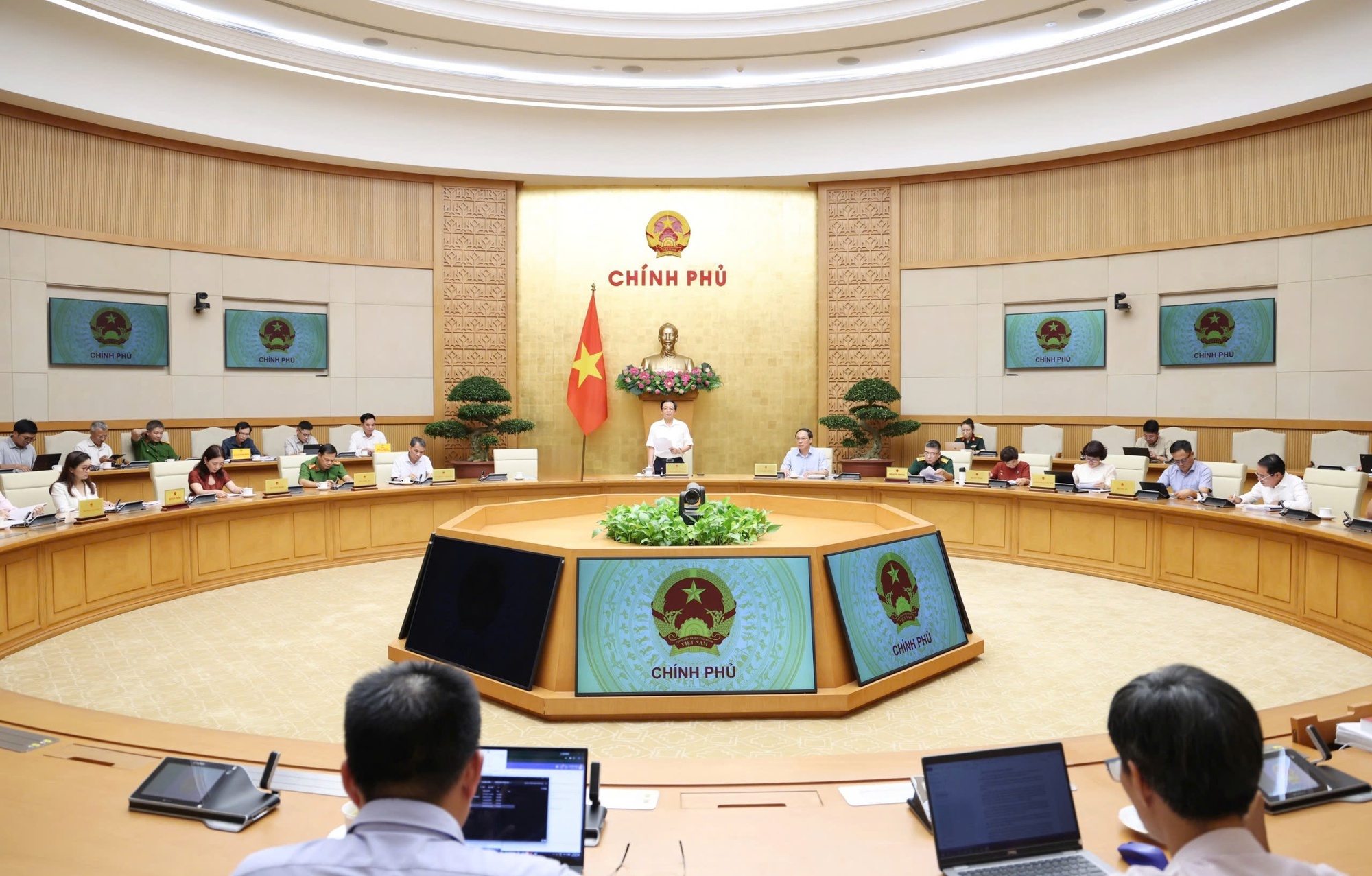 Phó Thủ tướng yêu cầu trong lần sửa đổi Luật này cần bổ sung những tư duy mới, phù hợp với xu thế quốc tế và yêu cầu phát triển của đất nước - Ảnh: VGP/Gia Huy Phó Thủ tướng yêu cầu trong lần sửa đổi Luật này cần bổ sung những tư duy mới, phù hợp với xu thế quốc tế và yêu cầu phát triển của đất nước - Ảnh: VGP/Gia Huy