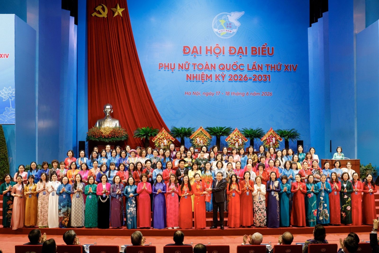 Phụ nữ Việt Nam: Chủ thể quan trọng kiến tạo tương lai phát triển của đất nước Phụ nữ Việt Nam: Chủ thể quan trọng kiến tạo tương lai phát triển của đất nước