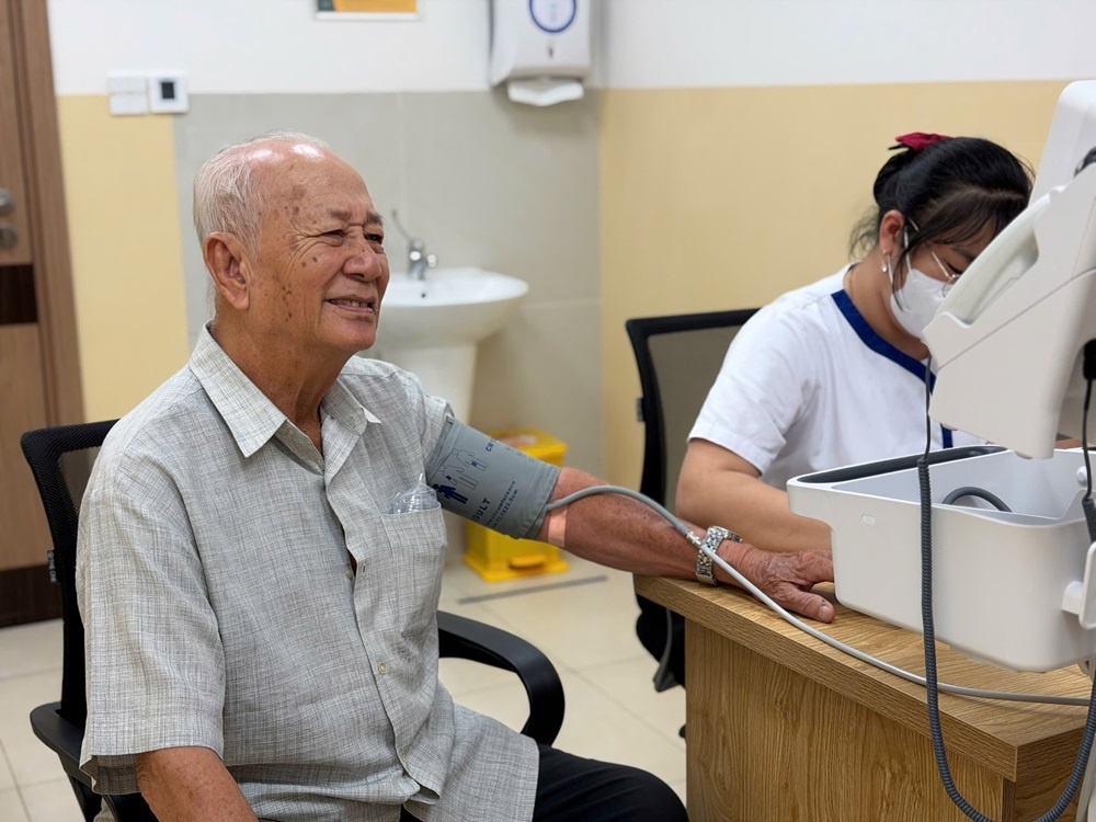 Khi bệnh nhân biết mình vẫn khỏe, điều đó đã là một niềm vui to lớn. Khi bệnh nhân biết mình vẫn khỏe, điều đó đã là một niềm vui to lớn.