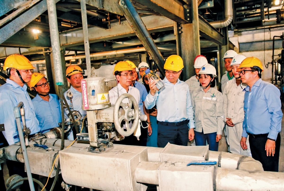 Chuyển đổi xăng E10: Cần một “hành động quốc gia” đồng bộ từ chuỗi cung ứng đến tín dụng xanh Chuyển đổi xăng E10: Cần một “hành động quốc gia” đồng bộ từ chuỗi cung ứng đến tín dụng xanh