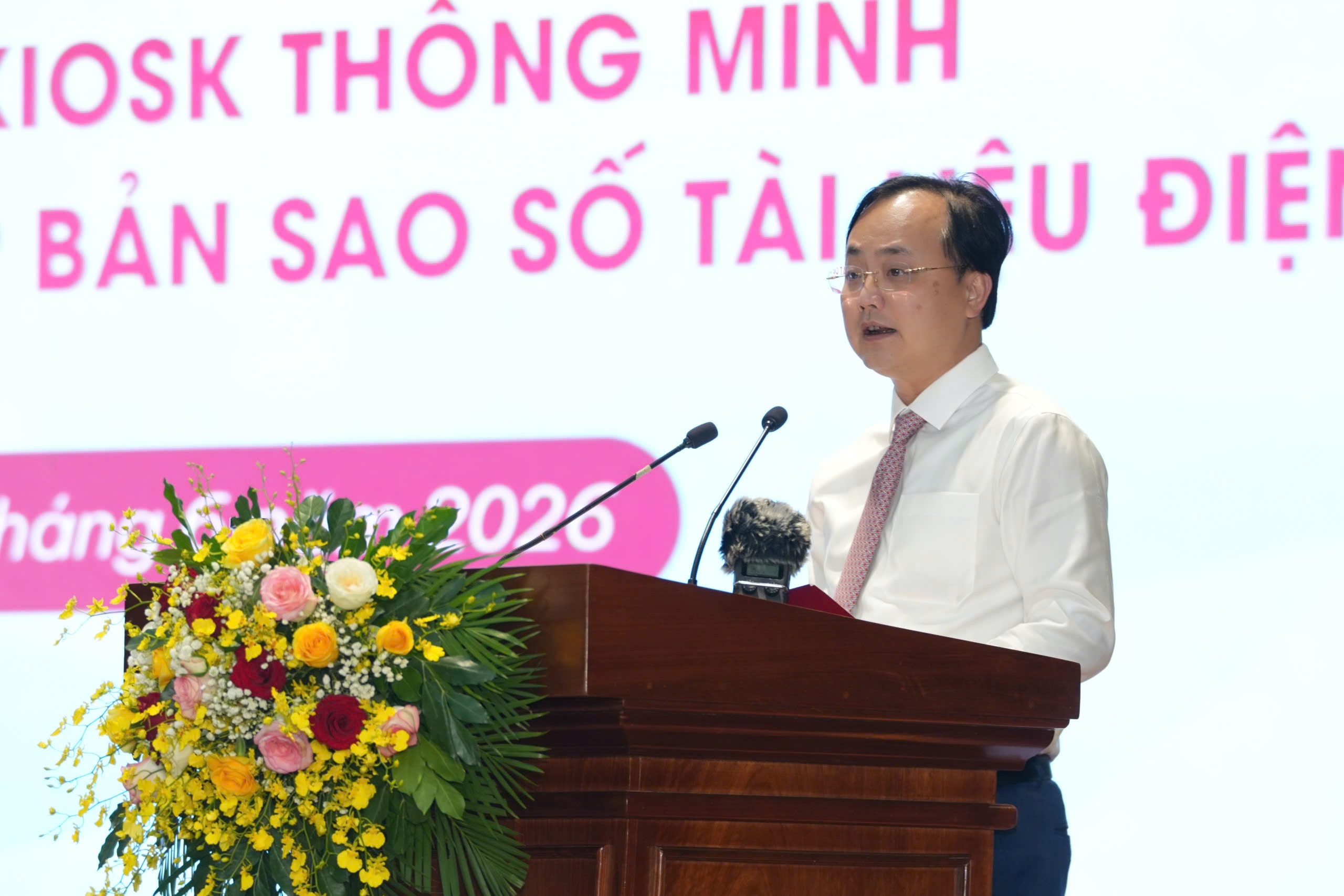 Ông Tô Huy Vũ, Chủ tịch Hội đồng thành viên Agribank, phát biểu cam kết đồng hành cùng thành phố Đà Nẵng trong thúc đẩy chuyển đổi số và hiện đại hóa dịch vụ công. Ông Tô Huy Vũ, Chủ tịch Hội đồng thành viên Agribank, phát biểu cam kết đồng hành cùng thành phố Đà Nẵng trong thúc đẩy chuyển đổi số và hiện đại hóa dịch vụ công.