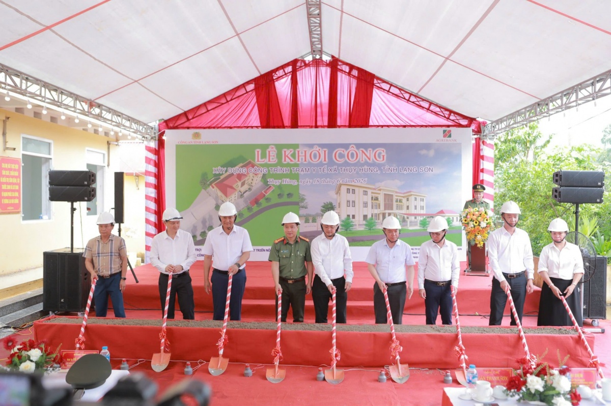 Agribank trao tặng 15 tỷ đồng an sinh xã hội tại Lạng Sơn Agribank trao tặng 15 tỷ đồng an sinh xã hội tại Lạng Sơn