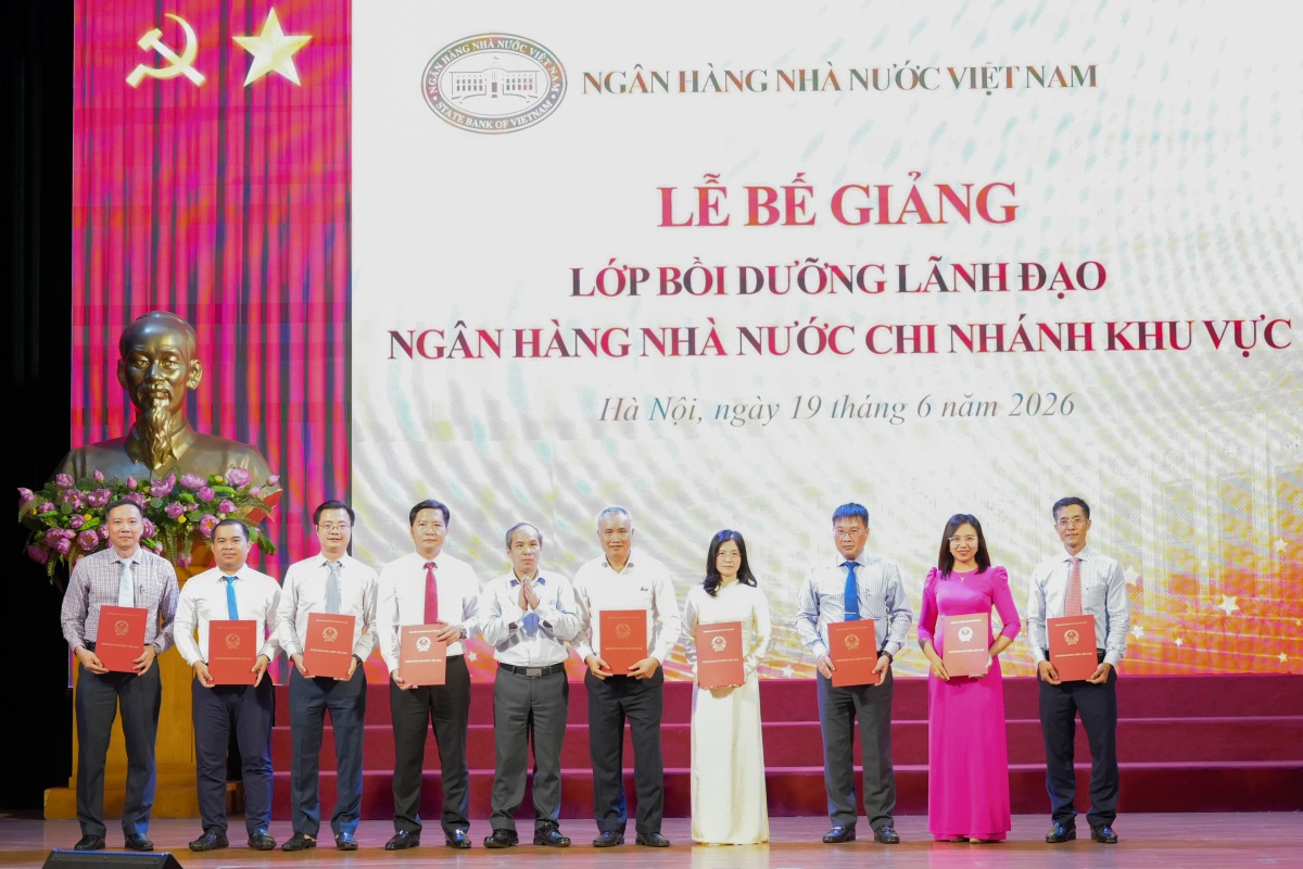 Bế giảng lớp bồi dưỡng lãnh đạo NHNN chi nhánh khu vực: Nâng cao năng lực đội ngũ cán bộ trong giai đoạn mới