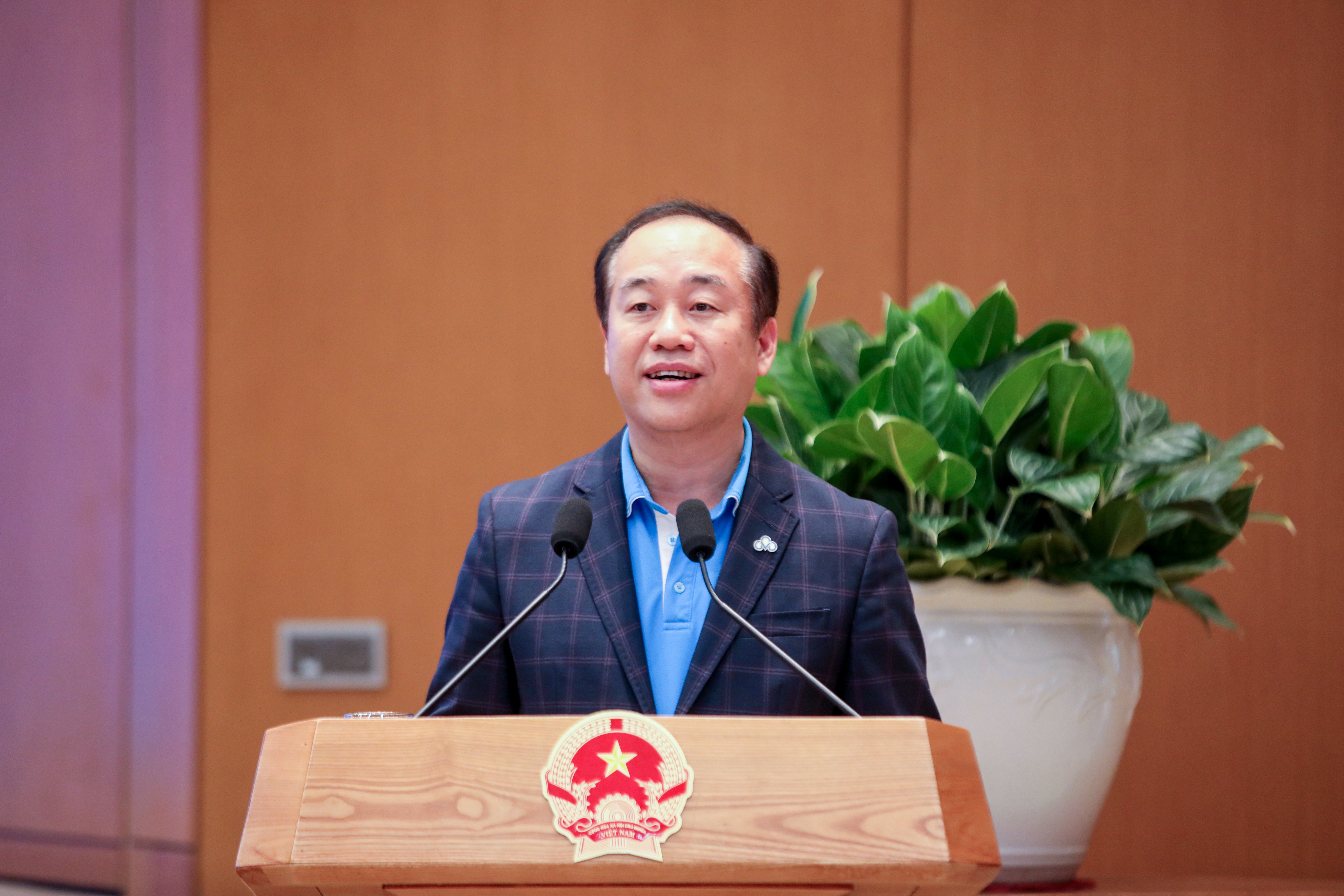 PGS.TS. Nguyễn Thanh Tùng - Phó Chủ tịch EVP Tập đoàn CMC, Hiệu trưởng Trường Đại học CMC trực tiếp giảng dạy và chia sẻ kinh nghiệm ứng dụng chuyển đổi AI trong thực tiễn quản trị và điều hành. PGS.TS. Nguyễn Thanh Tùng - Phó Chủ tịch EVP Tập đoàn CMC, Hiệu trưởng Trường Đại học CMC trực tiếp giảng dạy và chia sẻ kinh nghiệm ứng dụng chuyển đổi AI trong thực tiễn quản trị và điều hành.
