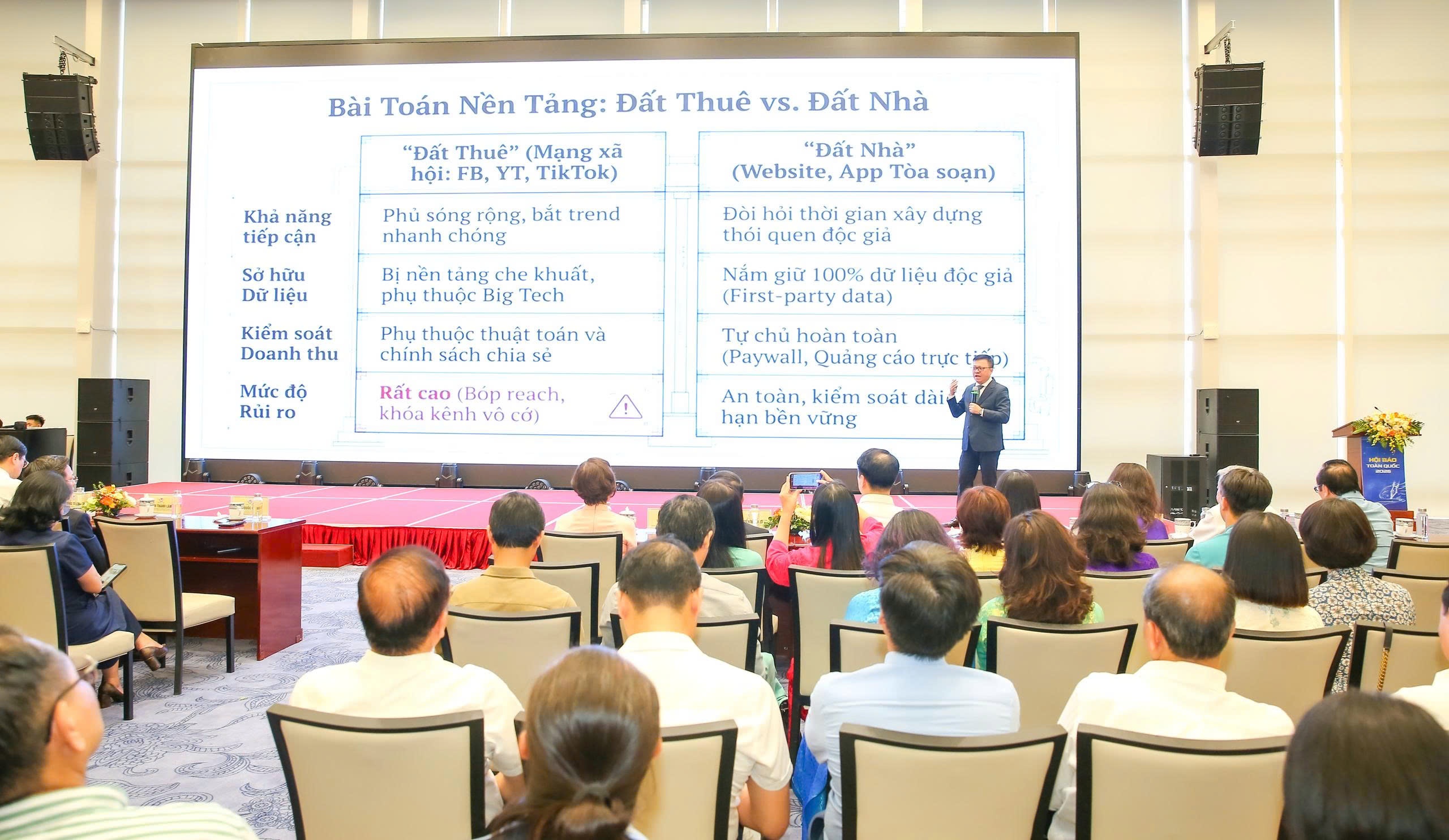 Ông Lê Quốc Minh phát biểu tại phiên khai mạc Diễn đàn Báo chí toàn quốc lần thứ III Ông Lê Quốc Minh phát biểu tại phiên khai mạc Diễn đàn Báo chí toàn quốc lần thứ III