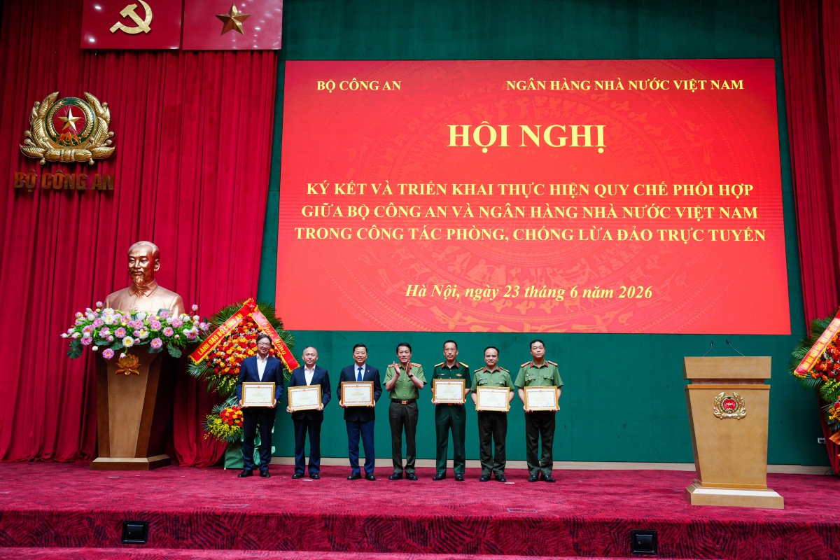 Bộ Công an và Ngân hàng Nhà nước phối hợp phòng, chống lừa đảo trực tuyến Bộ Công an và Ngân hàng Nhà nước phối hợp phòng, chống lừa đảo trực tuyến