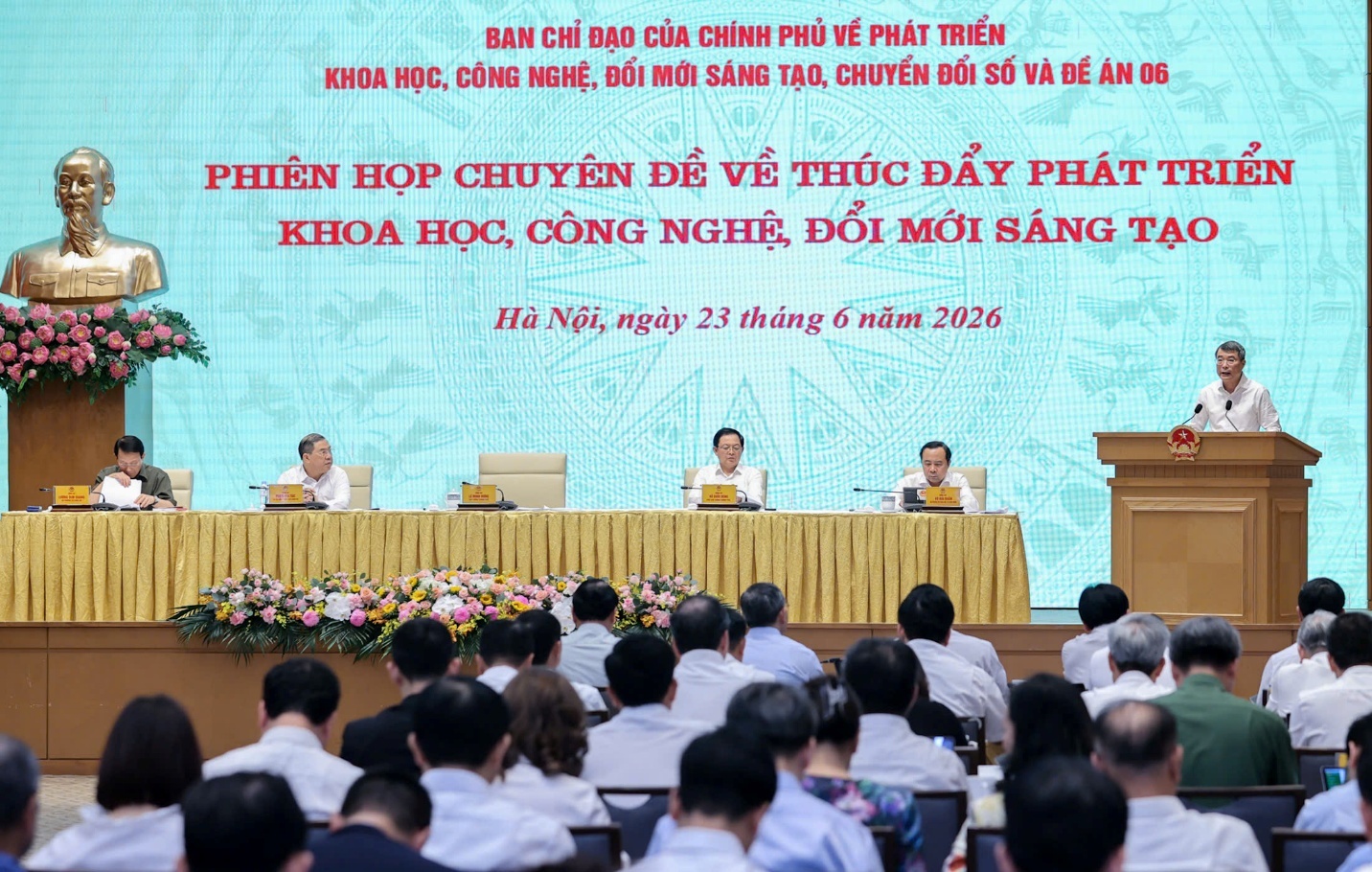 Thủ tướng Lê Minh Hưng, Trưởng ban Chỉ đạo, phát biểu tại phiên họp chuyên đề về thúc đẩy phát triển khoa học, công nghệ và đổi mới sáng tạo.