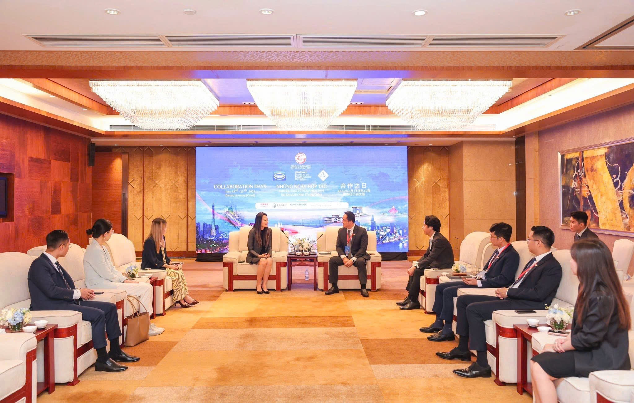 Ban Lãnh đạo Nam A Bank đã có buổi trao đổi làm việc với đại diện Tập đoàn Ant Group (sáng ngày 24/6) Ban Lãnh đạo Nam A Bank đã có buổi trao đổi làm việc với đại diện Tập đoàn Ant Group (sáng ngày 24/6)