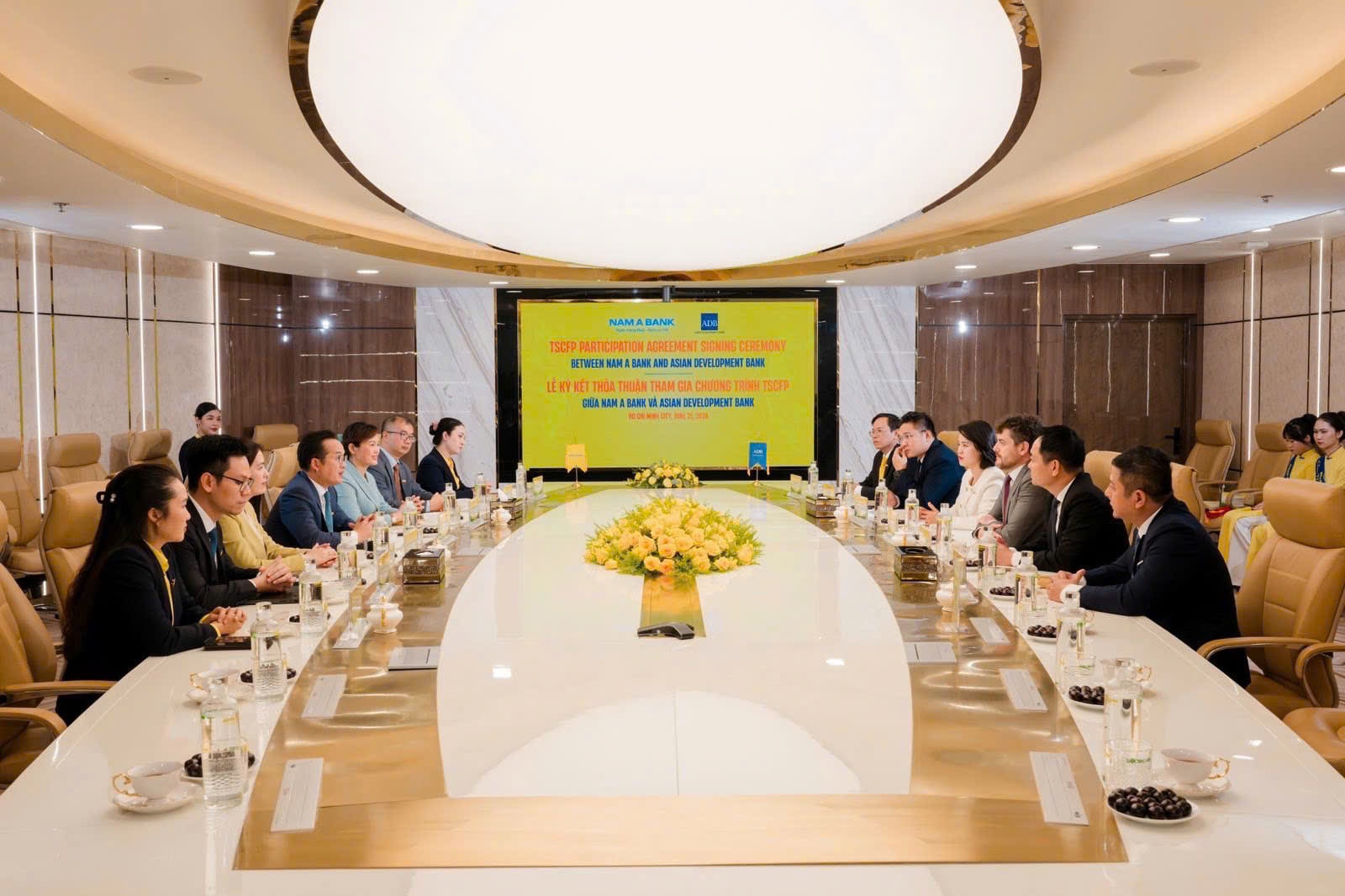Việc mở rộng hợp tác với các định chế tài chính quốc tế khẳng định sự đánh giá cao của thị trường quốc tế đối với sự phát triển bền vững của Nam A Bank Việc mở rộng hợp tác với các định chế tài chính quốc tế khẳng định sự đánh giá cao của thị trường quốc tế đối với sự phát triển bền vững của Nam A Bank