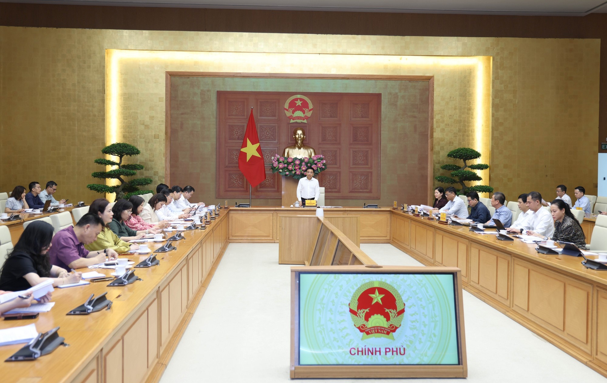 Phó Thủ tướng Nguyễn Văn Thắng chủ trì cuộc họp của Ban chỉ đạo điều hành giá - Ảnh: VGP/Đức Tuân