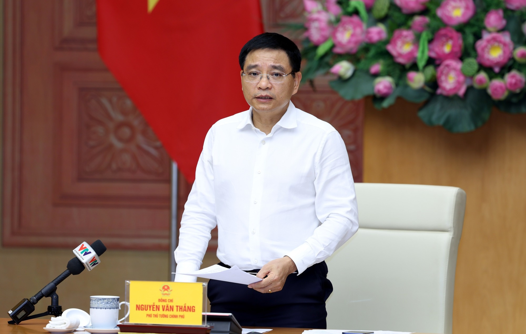 Phó Thủ tướng: Điều hành giá các hàng hóa dịch vụ do Nhà nước quản lý theo lộ trình phù hợp, bảo đảm hài hòa giữa mục tiêu thị trường hóa giá cả với việc kiểm soát lạm phát và hỗ trợ phục hồi sản xuất kinh doanh - Ảnh: VGP/Đức Tuân