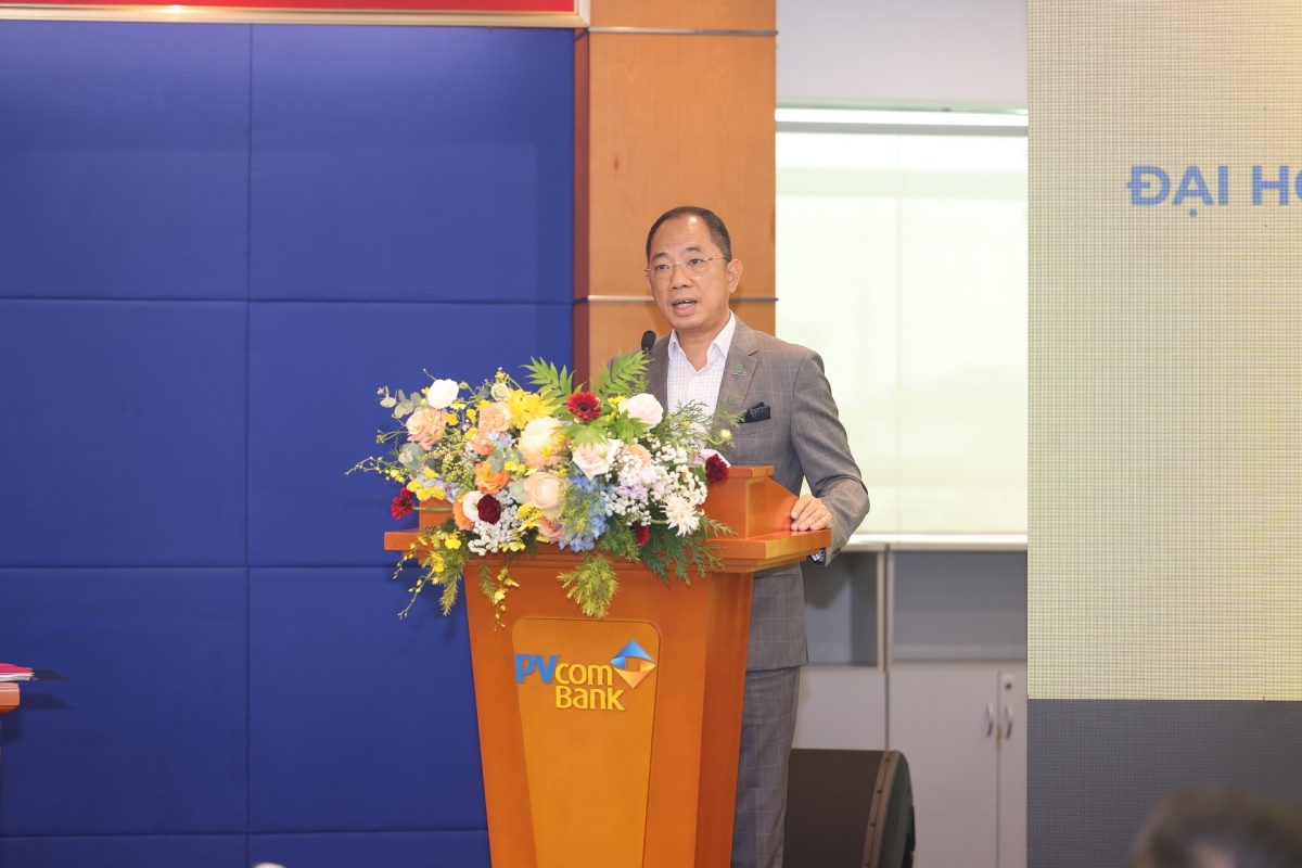 Ông Cao Hoài Dương - Phó Tổng Giám đốc Tập đoàn Công nghiệp - Năng lượng Quốc gia Việt Nam, đại diện Lãnh đạo PetroVietnam khẳng định sẽ tiếp tục đồng hành và hỗ trợ tốt nhất cho PVcomBank trên hành trình phát triển bền vững Ông Cao Hoài Dương - Phó Tổng Giám đốc Tập đoàn Công nghiệp - Năng lượng Quốc gia Việt Nam, đại diện Lãnh đạo PetroVietnam khẳng định sẽ tiếp tục đồng hành và hỗ trợ tốt nhất cho PVcomBank trên hành trình phát triển bền vững