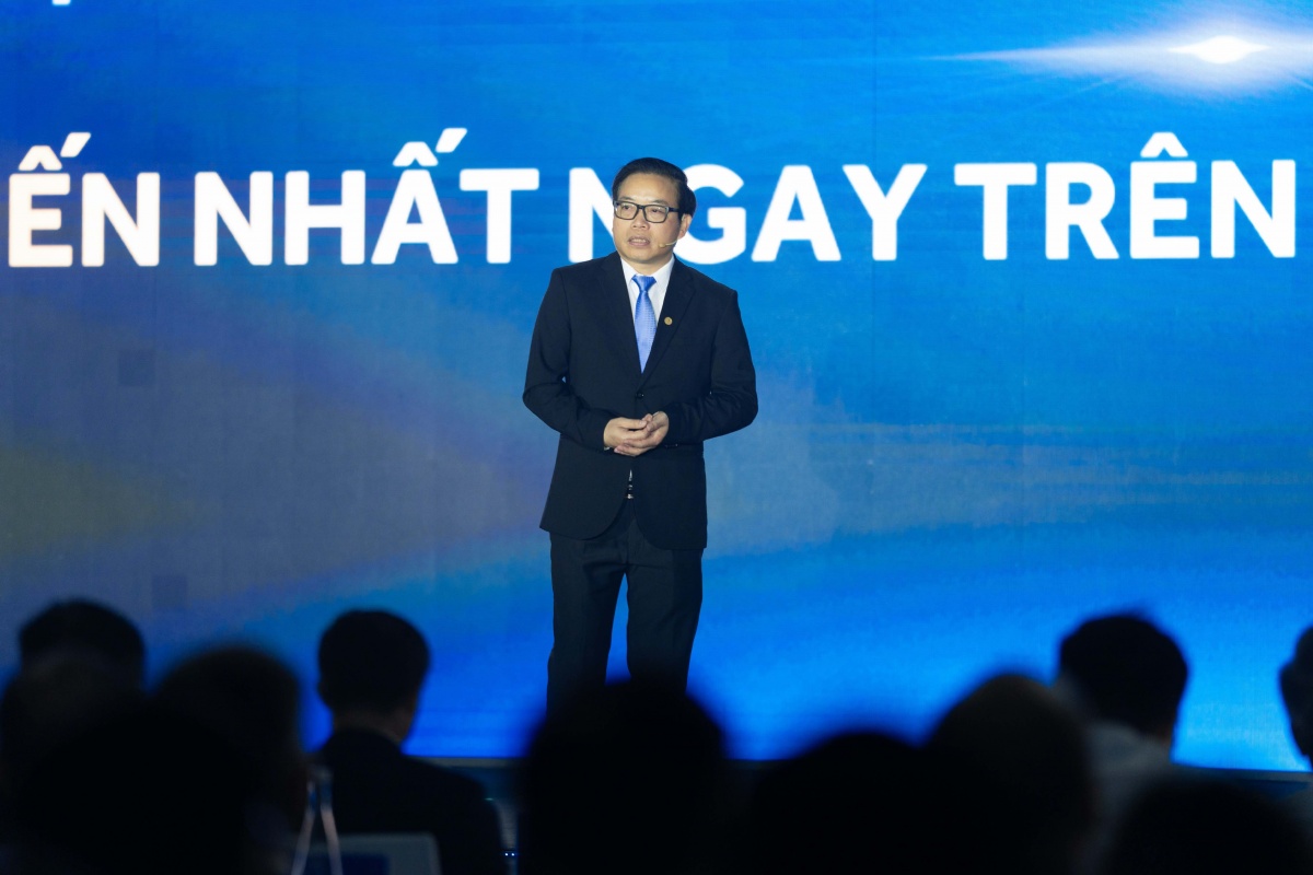 GS.TS.BS Trần Trung Dũng - Tổng Giám đốc Hệ thống Y tế Vinmec - chia sẻ về tầm nhìn chiến lược phát triển phẫu thuật robot tại Vinmec. GS.TS.BS Trần Trung Dũng - Tổng Giám đốc Hệ thống Y tế Vinmec - chia sẻ về tầm nhìn chiến lược phát triển phẫu thuật robot tại Vinmec.