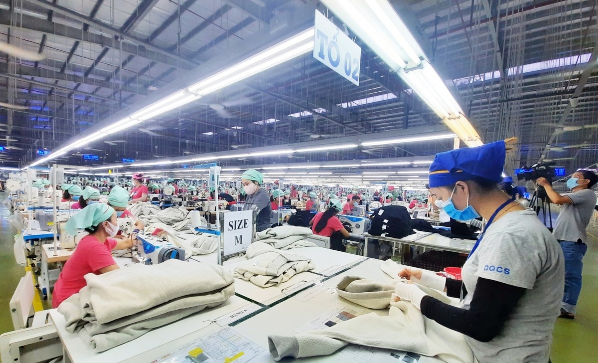 Phát triển các sản phẩm chủ lực tại VIFC-DN nhằm thu hút vốn phục vụ mục tiêu tăng trưởng hai con số. Phát triển các sản phẩm chủ lực tại VIFC-DN nhằm thu hút vốn phục vụ mục tiêu tăng trưởng hai con số.
