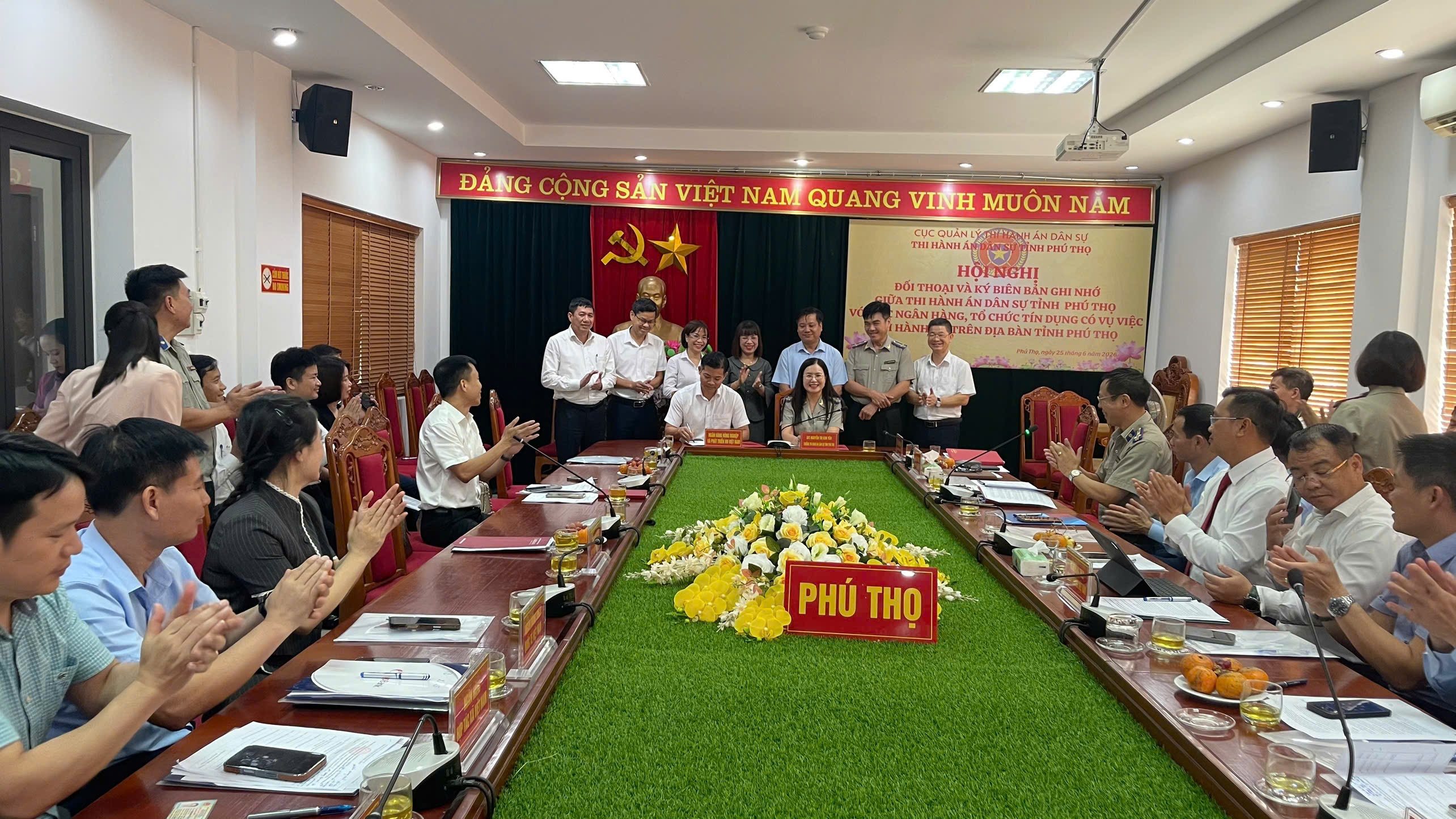 Phú Thọ: Thi hành án dân sự tỉnh ký hợp tác với ngành Ngân hàng trên địa bàn