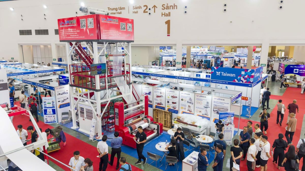 Đông đảo du khÔng Park Kang Hyun – Tổng Giám đốc KBSV nhận giải thưởng tại Lễ trao giảiách đến tham quan triển lãm Đông đảo du khÔng Park Kang Hyun – Tổng Giám đốc KBSV nhận giải thưởng tại Lễ trao giảiách đến tham quan triển lãm