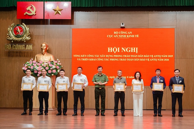 SeABank được Bộ Công an tặng Bằng khen về công tác bảo vệ an ninh Tổ quốc SeABank được Bộ Công an tặng Bằng khen về công tác bảo vệ an ninh Tổ quốc