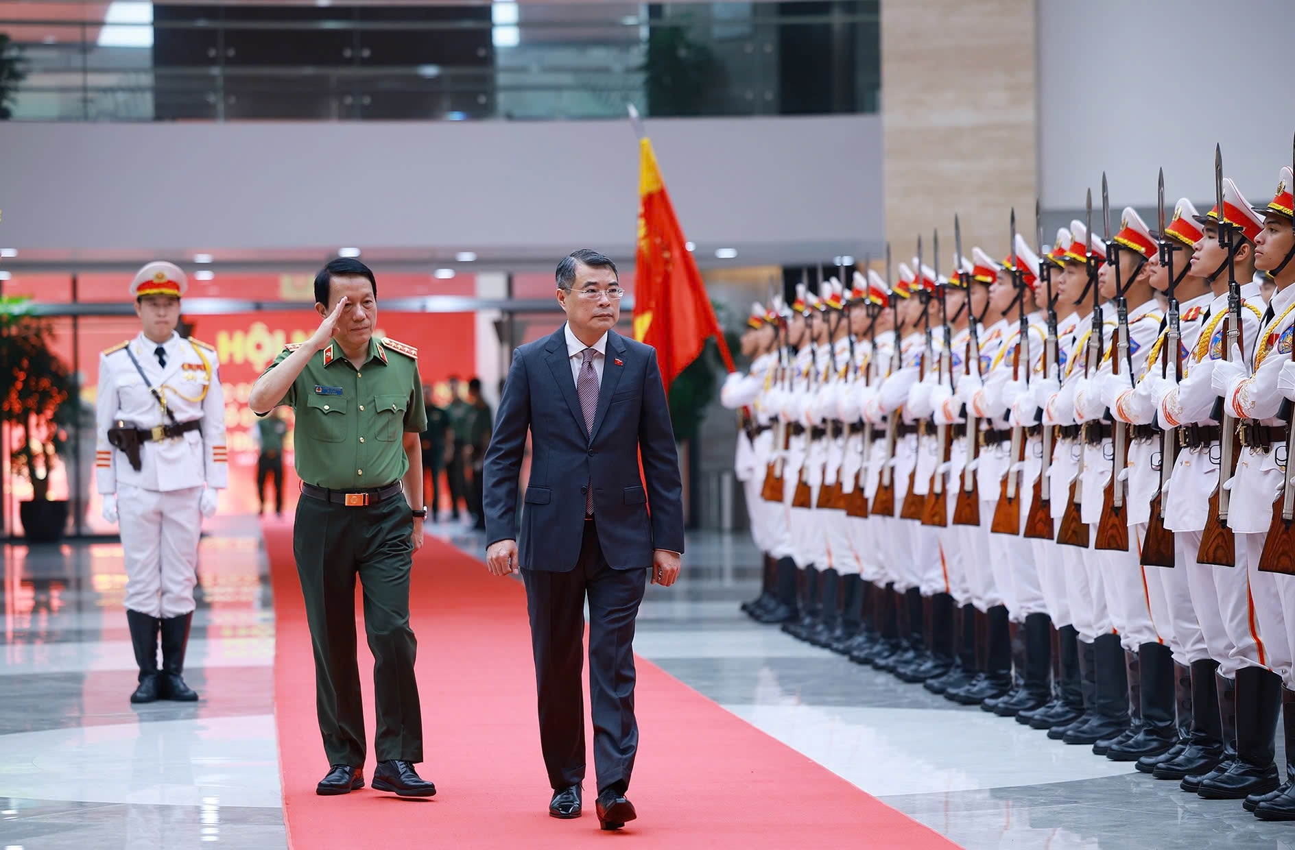 Thủ tướng Lê Minh Hưng đến dự Hội nghị sơ kết công tác Công an 6 tháng đầu năm 2026 - Ảnh: VGP/Nhật Bắc Thủ tướng Lê Minh Hưng đến dự Hội nghị sơ kết công tác Công an 6 tháng đầu năm 2026 - Ảnh: VGP/Nhật Bắc