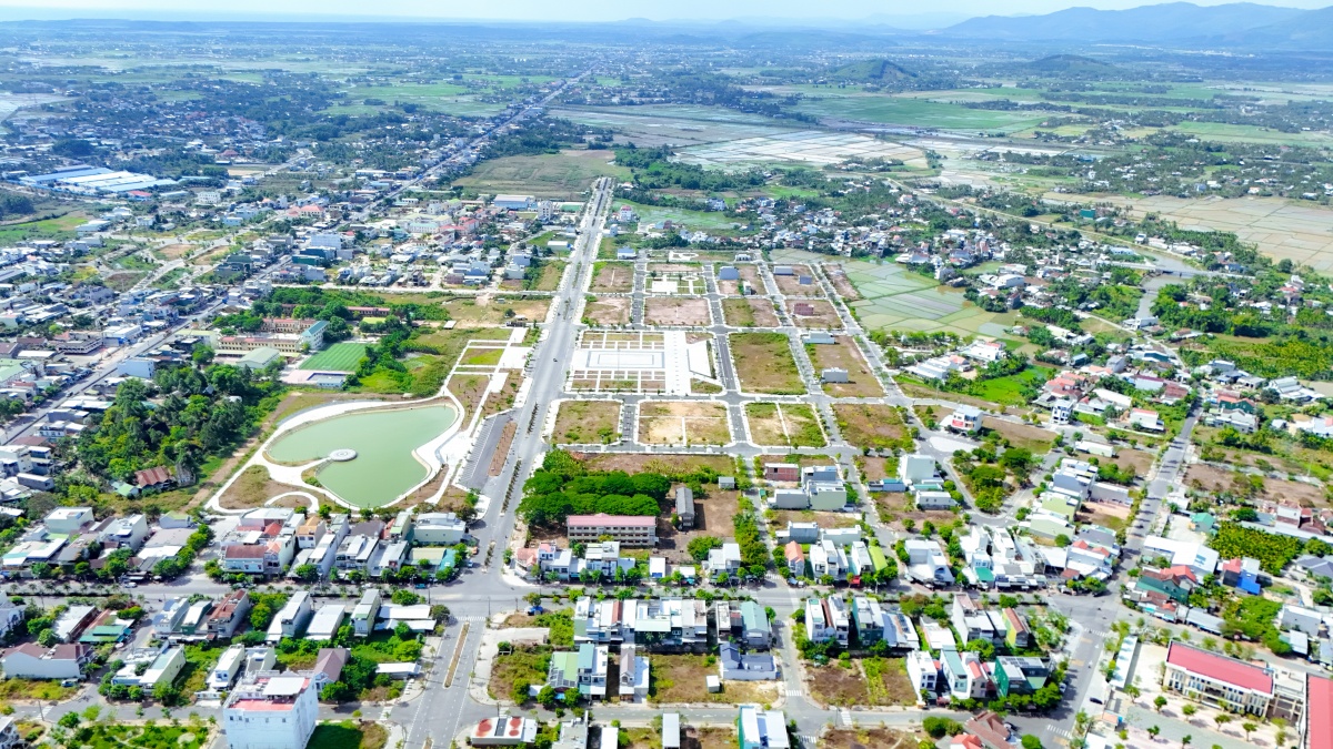Các dự án nhà ở tại Quảng Ngãi ngày càng tăng trưởng về quy mô lẫn số lượng và chất lượng, đón đầu nhu cầu thị trường. Ảnh: Anh Phương Các dự án nhà ở tại Quảng Ngãi ngày càng tăng trưởng về quy mô lẫn số lượng và chất lượng, đón đầu nhu cầu thị trường. Ảnh: Anh Phương