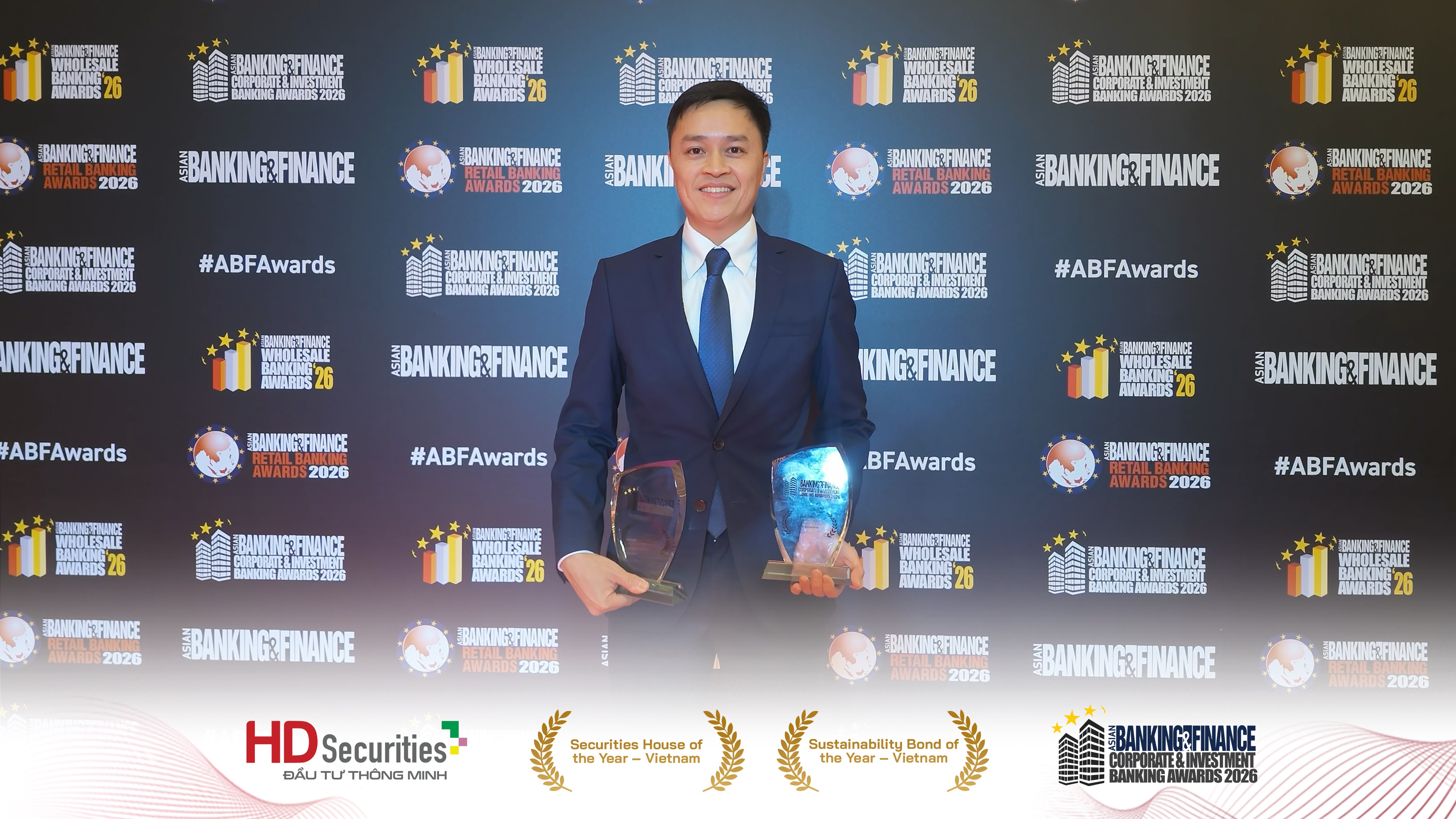 Ông Nguyễn Hà Quỳnh, TGĐ HDS nhận giải từ đại diện ABF Awards 2026 Ông Nguyễn Hà Quỳnh, TGĐ HDS nhận giải từ đại diện ABF Awards 2026