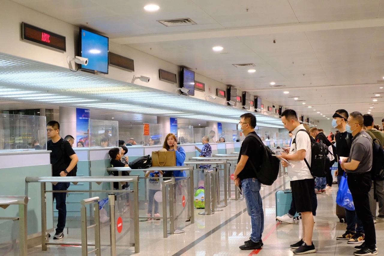 Rút ngắn thời gian thông báo hủy bỏ tạm hoãn xuất cảnh do nợ thuế