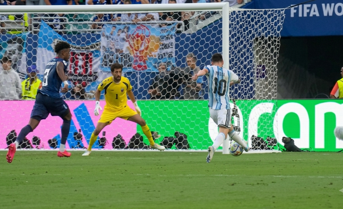 Messi lập kỷ lục, Argentina thắng nghẹt thở Cape Verde sau 120 phút Messi lập kỷ lục, Argentina thắng nghẹt thở Cape Verde sau 120 phút