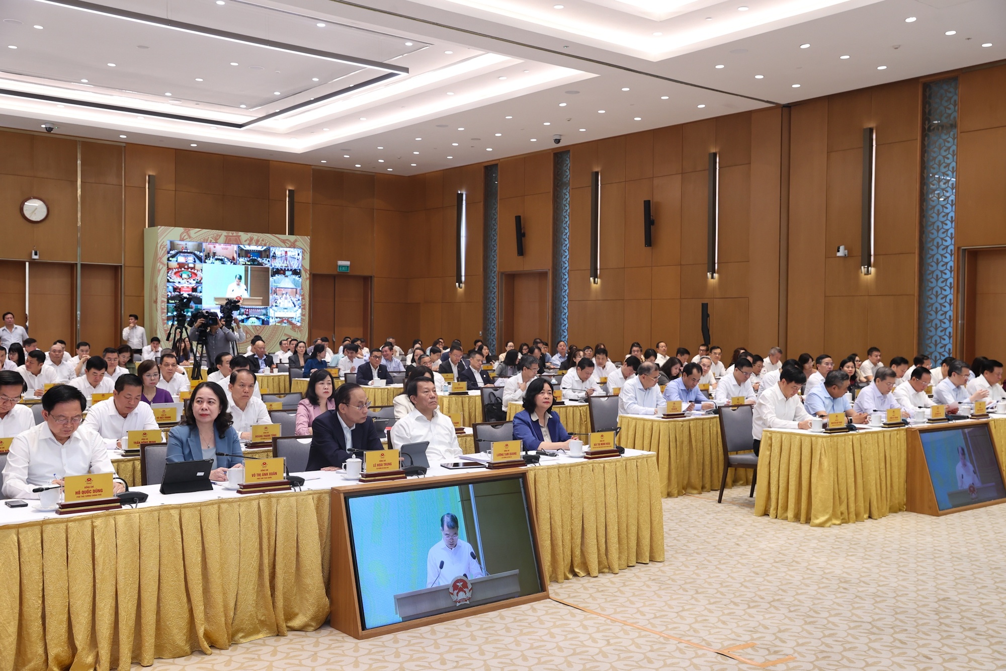 Các đại biểu tham dự Phiên họp - Ảnh: VGP/Nhật Bắc Các đại biểu tham dự Phiên họp - Ảnh: VGP/Nhật Bắc