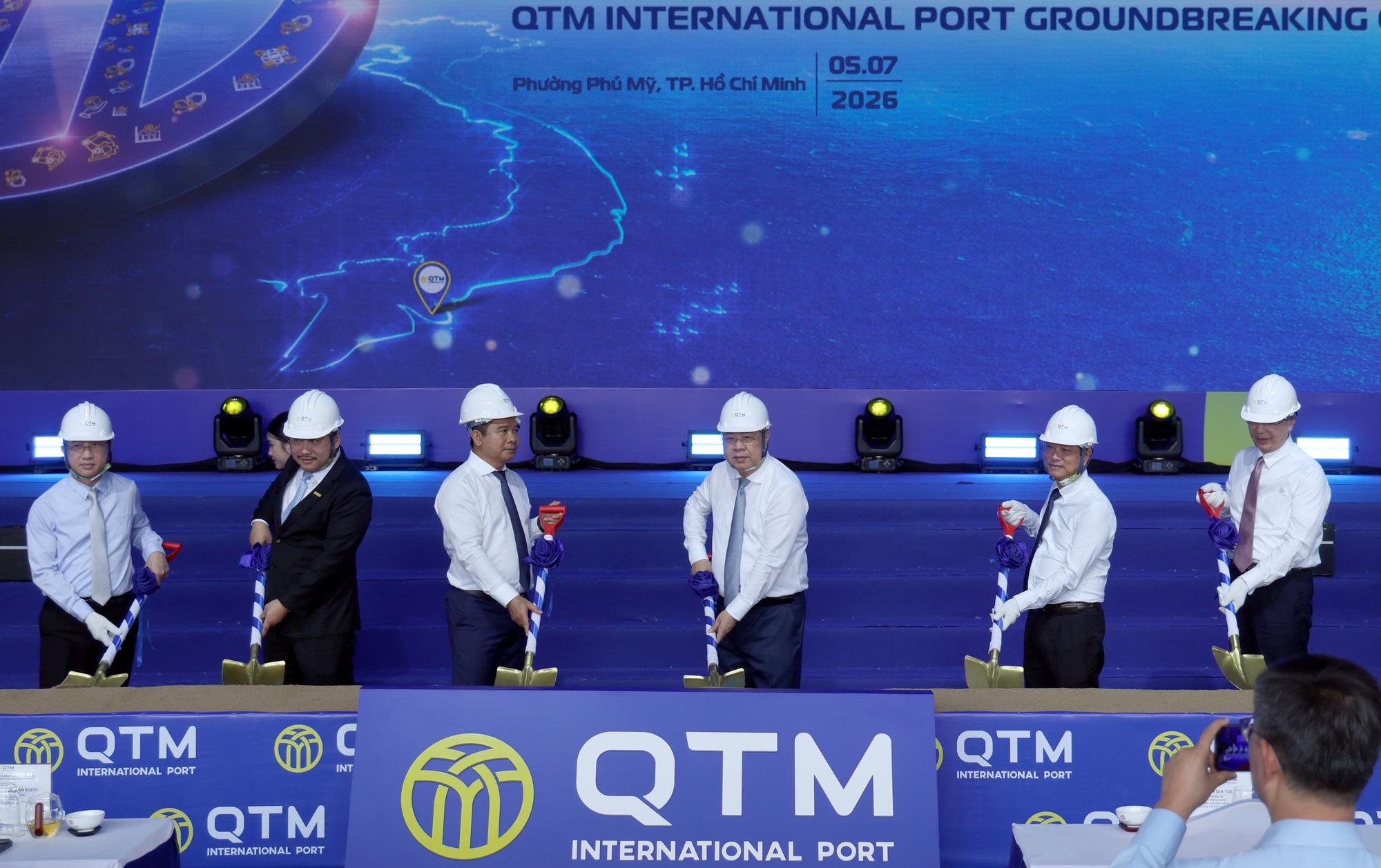 Phó Thủ tướng Thường trực Phạm Gia Túc dự lễ khởi công dự án cảng biển thuộc Cụm cảng nước sâu Cái Mép-Thị Vải (TPHCM) Phó Thủ tướng Thường trực Phạm Gia Túc dự lễ khởi công dự án cảng biển thuộc Cụm cảng nước sâu Cái Mép-Thị Vải (TPHCM)- Ảnh 3.