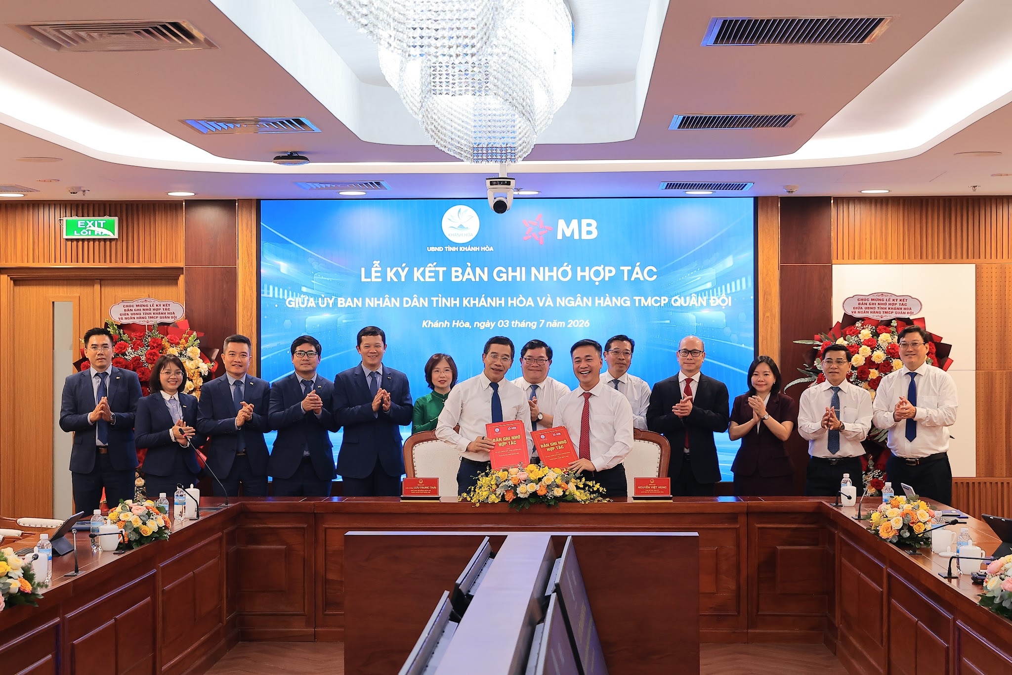 Đại diện MB và UBND tỉnh Khánh Hòa ký kết Bản ghi nhớ hợp tác