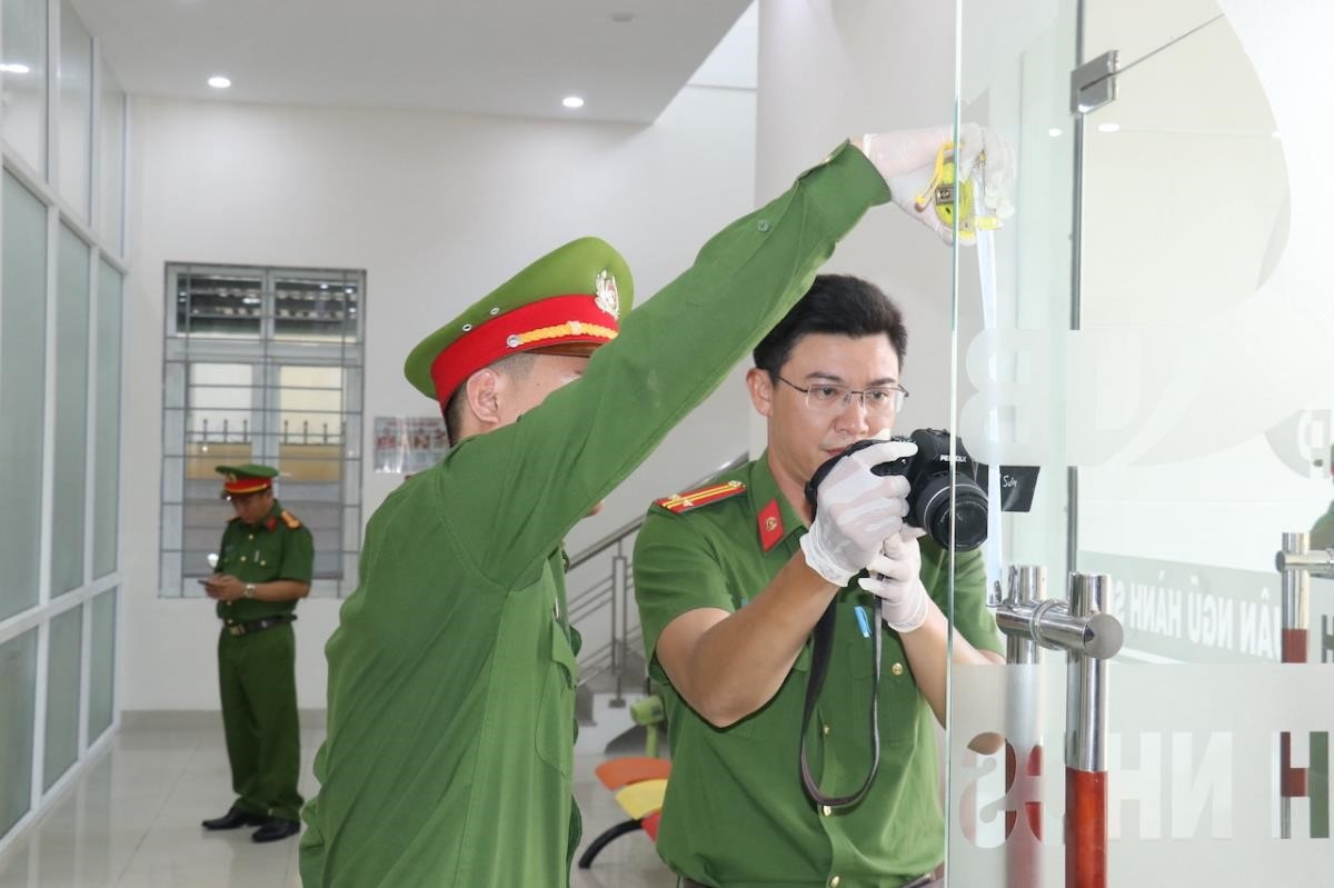Phòng ngừa tội phạm cướp tài sản tại ngân hàng từ sớm, từ xa Phòng ngừa tội phạm cướp tài sản tại ngân hàng từ sớm, từ xa