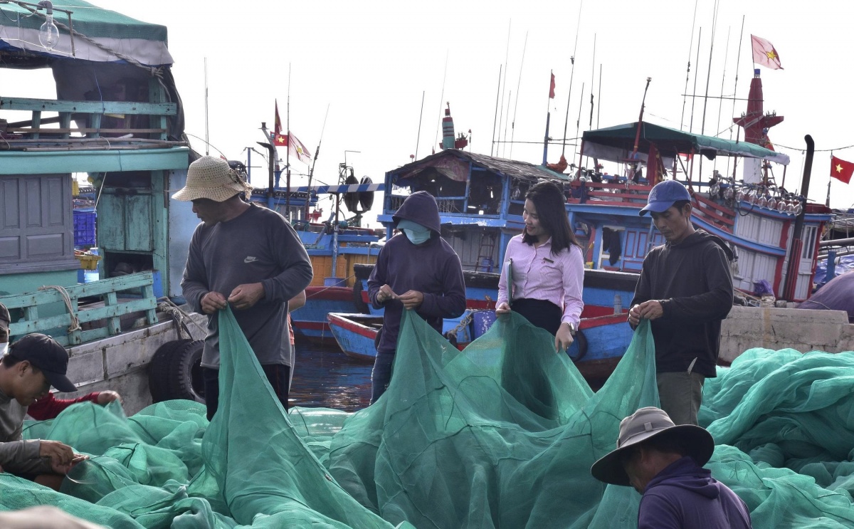 Với khoản vay 100 triệu đồng, ông Trương Đình Hải, ở thôn Đông An Hải, có thêm nguồn lực để đầu tư ngư lưới cụ. Với khoản vay 100 triệu đồng, ông Trương Đình Hải, ở thôn Đông An Hải, có thêm nguồn lực để đầu tư ngư lưới cụ.