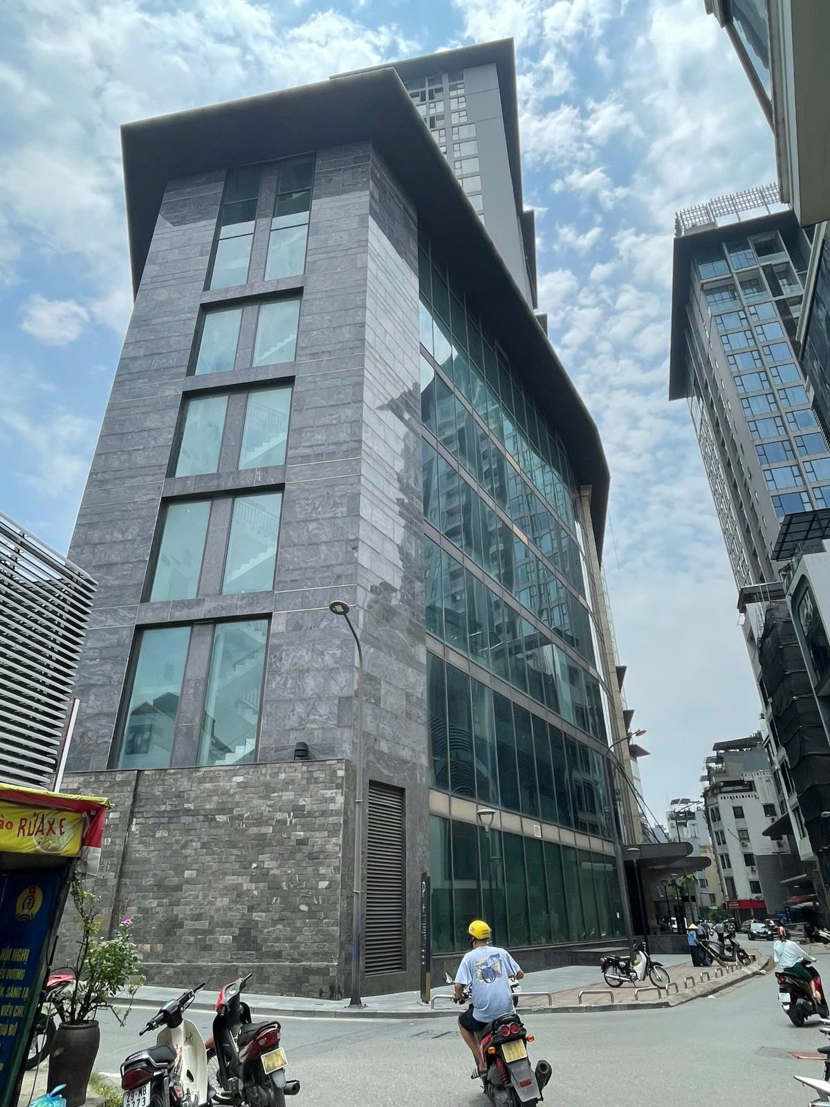 Thị trường căn hộ Hà Nội đang bước sang một chu kỳ mới với nguồn cung dồi dào hơn nhưng sức hấp thụ có dấu hiệu chậm lại Thị trường căn hộ Hà Nội đang bước sang một chu kỳ mới với nguồn cung dồi dào hơn nhưng sức hấp thụ có dấu hiệu chậm lại