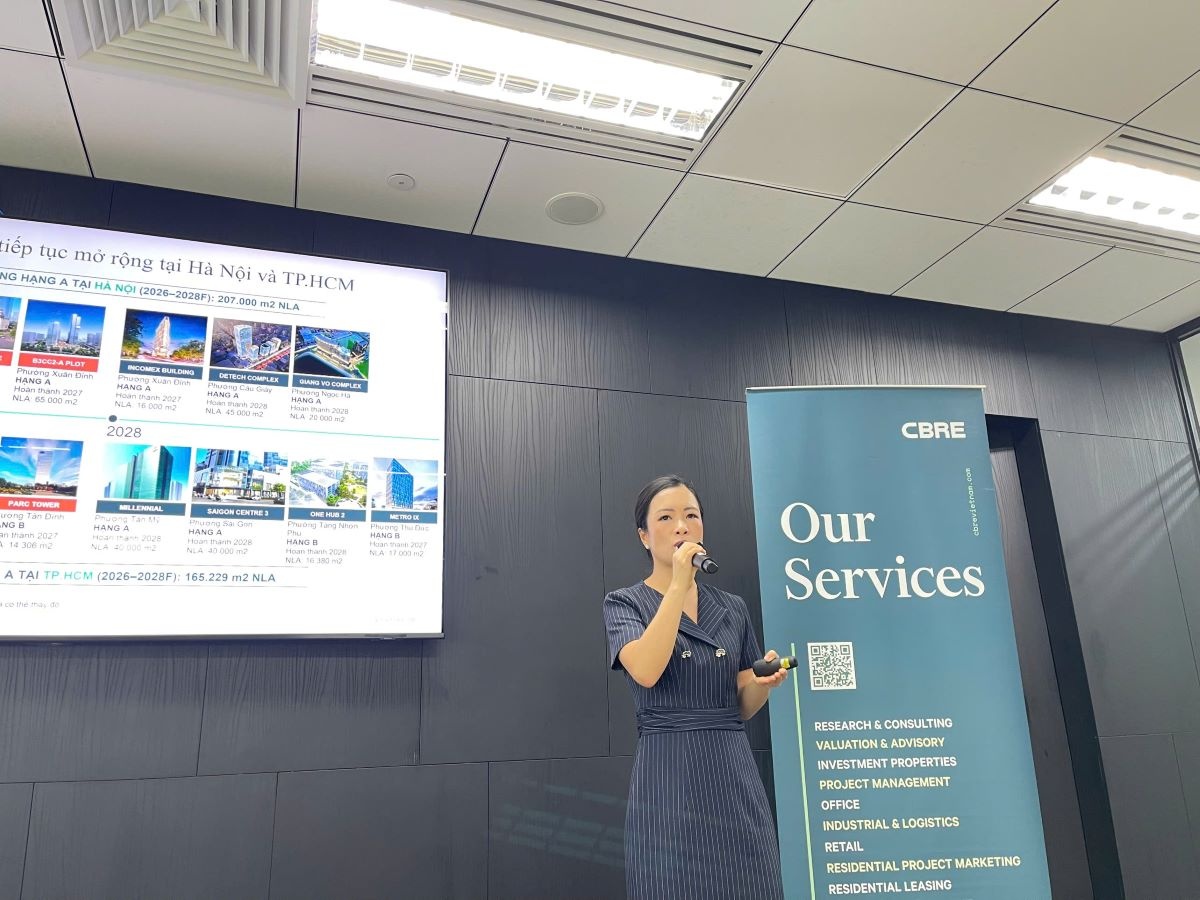 Bà Nguyễn Hoài An, Giám đốc Cấp cao CBRE Hà Nội phát biểu tại họp báo Bà Nguyễn Hoài An, Giám đốc Cấp cao CBRE Hà Nội phát biểu tại họp báo