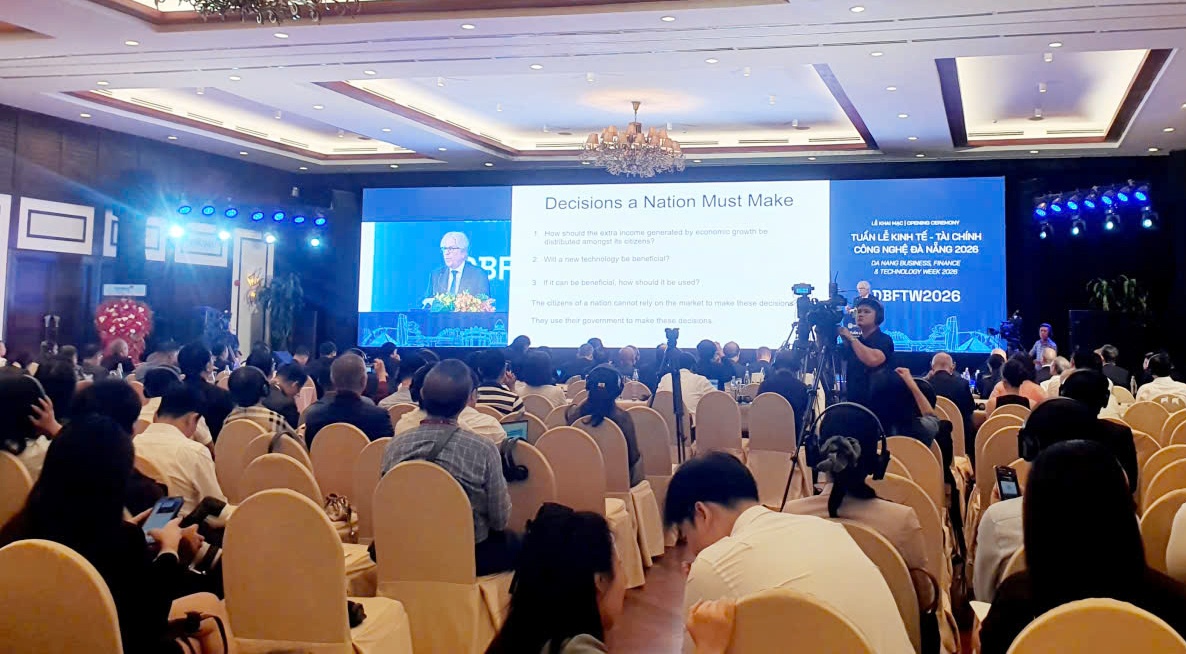 Giáo sư Paul Romer: Kiến tạo là nền tảng của tăng trưởng bền vững Giáo sư Paul Romer: Kiến tạo là nền tảng của tăng trưởng bền vững