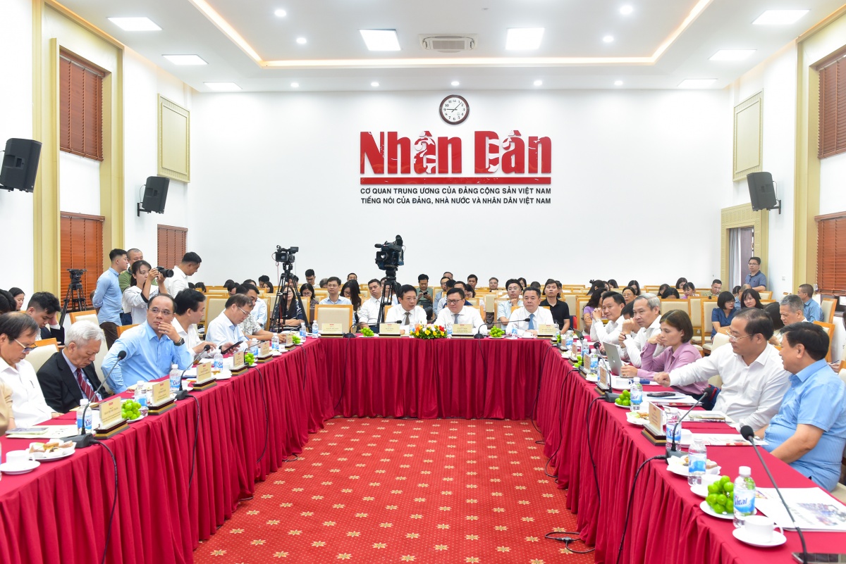 Ngành Ngân hàng sẵn sàng đồng hành cùng doanh nghiệp, khơi thông nguồn lực cho tăng trưởng Ngành Ngân hàng sẵn sàng đồng hành cùng doanh nghiệp, khơi thông nguồn lực cho tăng trưởng