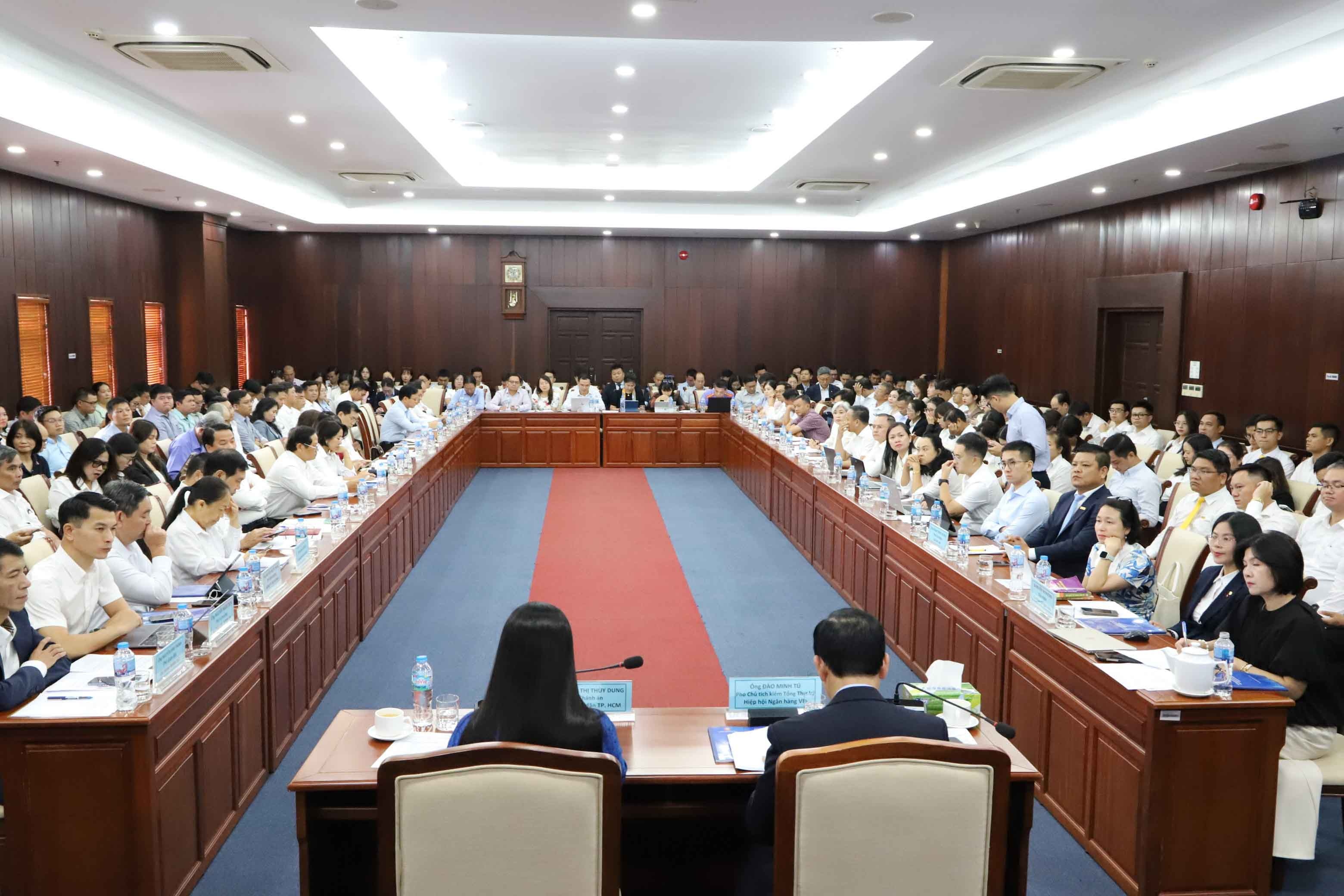 Các tòa án khu vực ở phía Nam và Viện kiểm sát, công ty mua bán nợ tham gia đông đảo Hội thảo của VNBA Các tòa án khu vực ở phía Nam và Viện kiểm sát, công ty mua bán nợ tham gia đông đảo Hội thảo của VNBA
