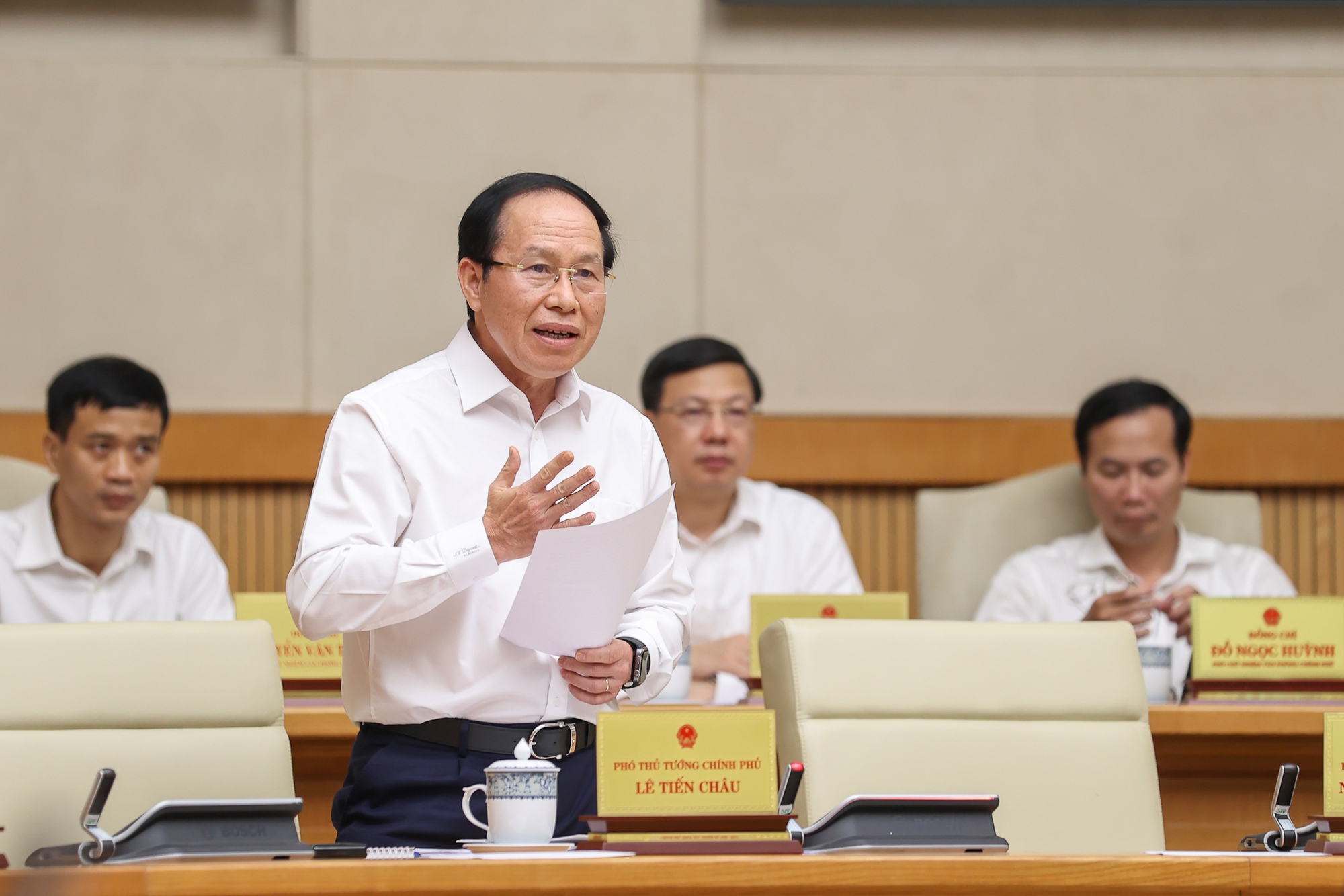 Thủ tướng: Thể chế phải tạo đột phá phát triển và thực thi phải hiệu quả, không trở thành 'điểm nghẽn của điểm nghẽn'- Ảnh 5.
