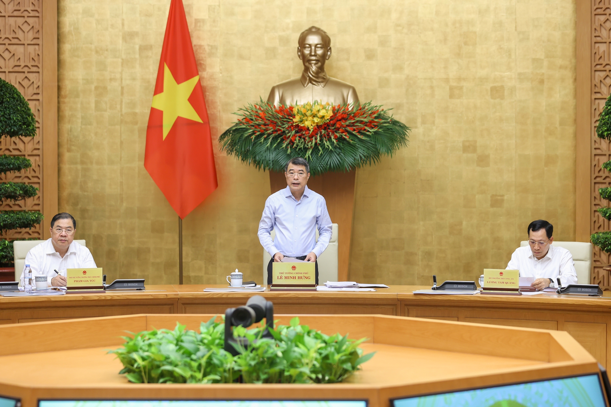 Thủ tướng: Thể chế phải tạo đột phá phát triển và thực thi phải hiệu quả, không trở thành 'điểm nghẽn của điểm nghẽn'- Ảnh 2.
