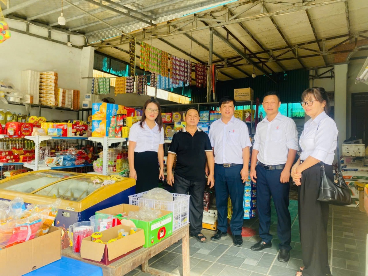 Từng bước vượt qua “điểm nghẽn” công nghệ, giúp cho các QTDND gần dân, sát dân hơn Từng bước vượt qua “điểm nghẽn” công nghệ, giúp cho các QTDND gần dân, sát dân hơn