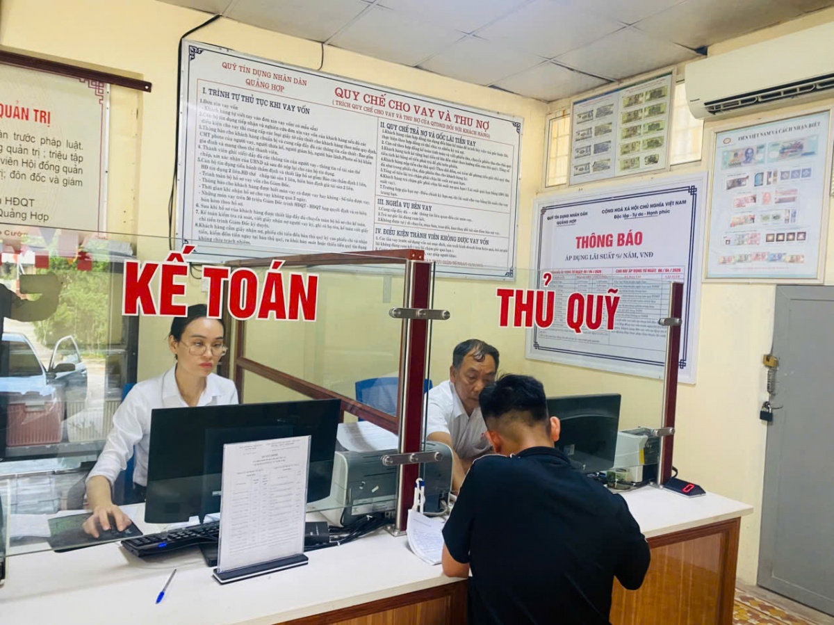 Nhiều QTDND đã tập trung ứng dụng công nghệ thông tin, triển khai các giải pháp số hóa trong quản lý và giám sát khoản vay… Nhiều QTDND đã tập trung ứng dụng công nghệ thông tin, triển khai các giải pháp số hóa trong quản lý và giám sát khoản vay…